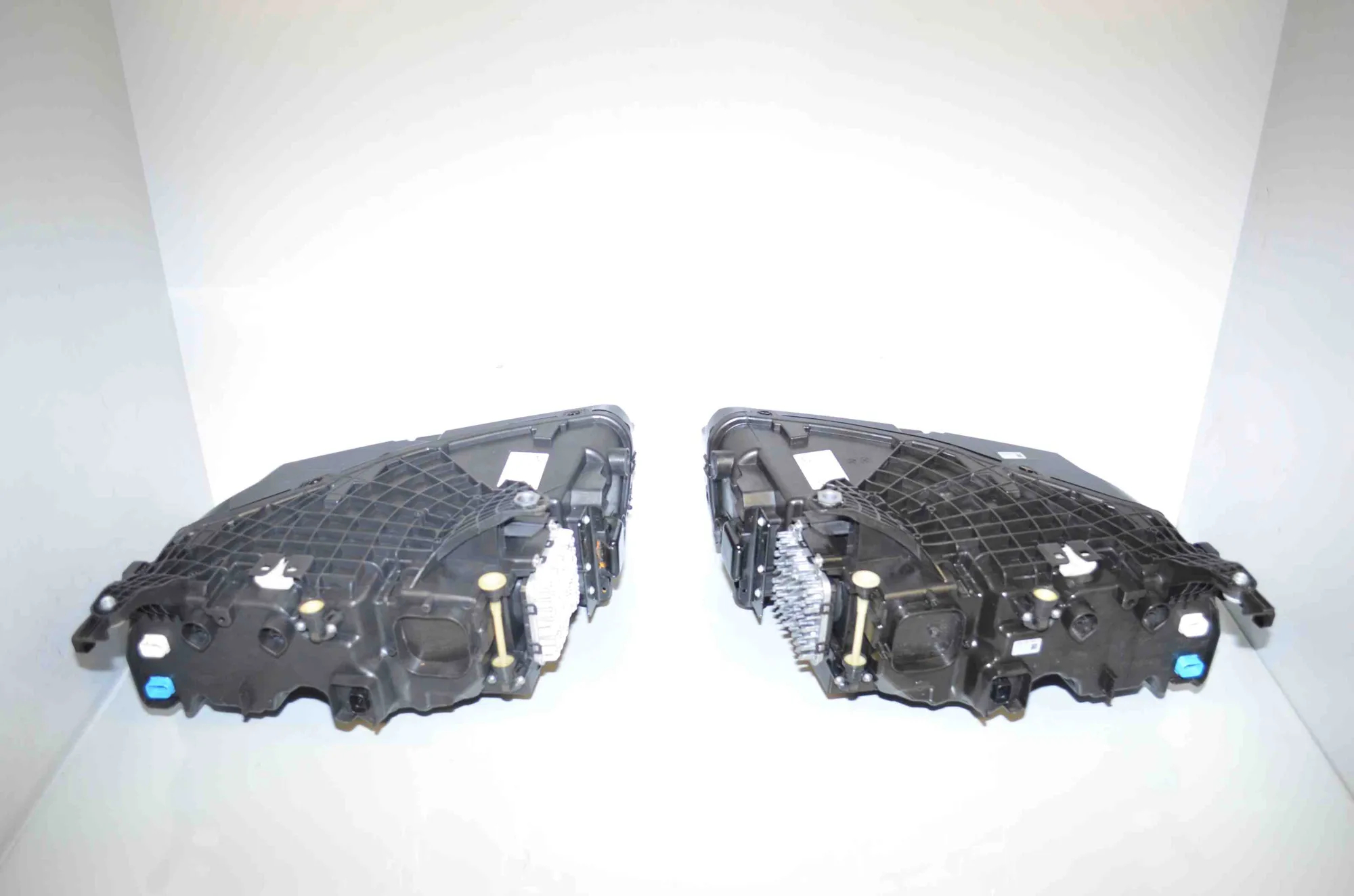 Front Headlight Set Kit – OEM 5B33EF4 · BMW 7 (G70) BMW 7 (G70) 740i xDrive 2024 – 5