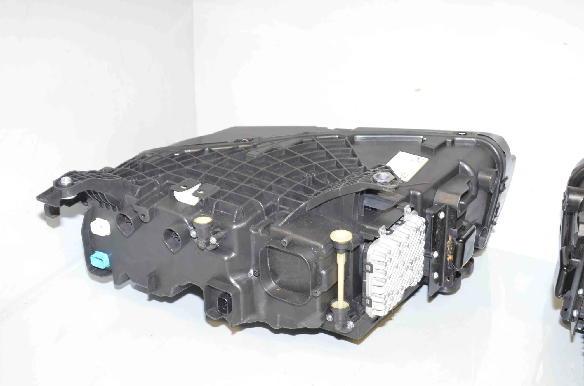 Front Headlight Set Kit – OEM 5B33EF4 · BMW 7 (G70) BMW 7 (G70) 740i xDrive 2024 – 6
