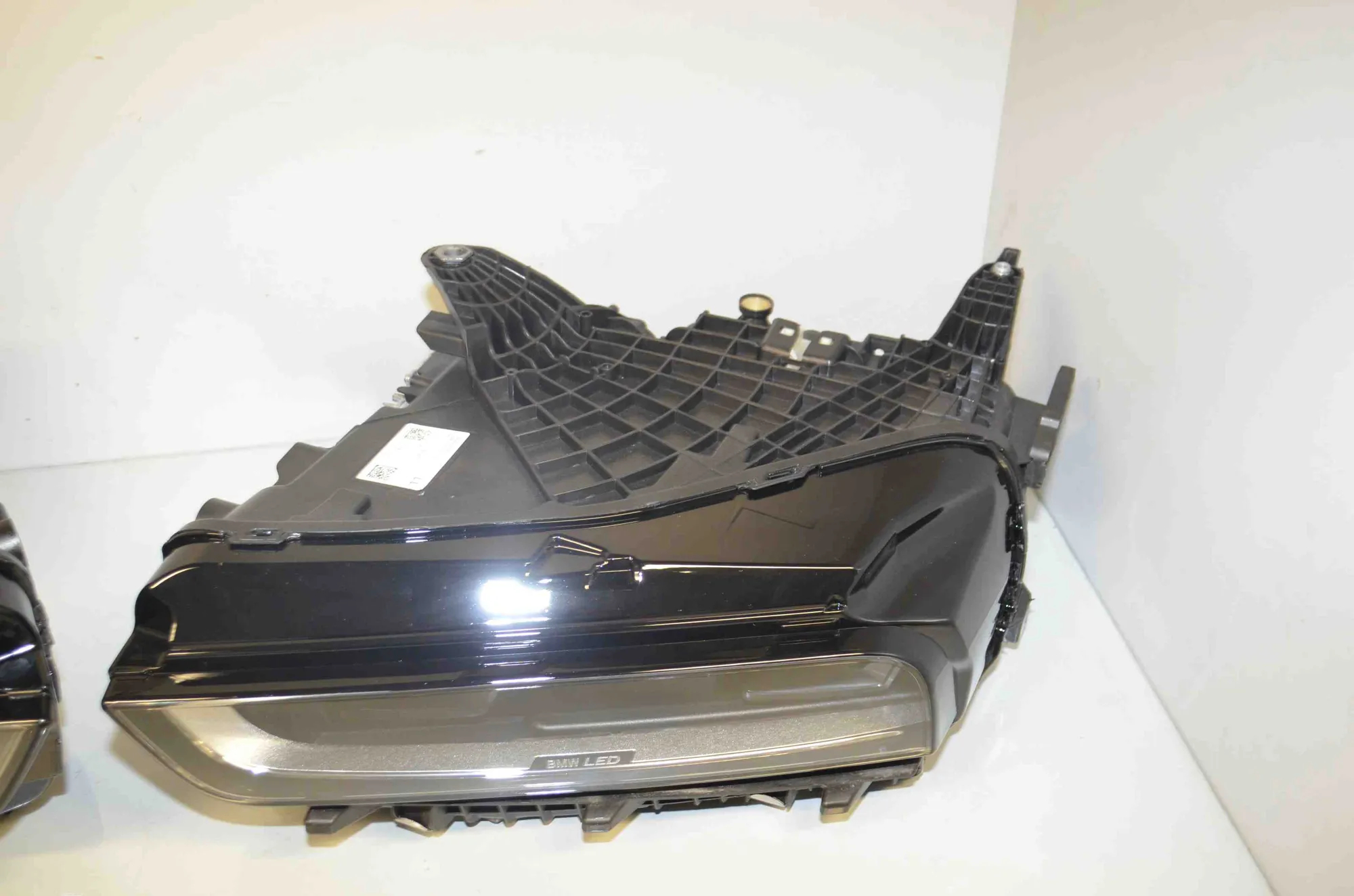 Front Headlight Set Kit – OEM 5B33EF4 · BMW 7 (G70) BMW 7 (G70) 740i xDrive 2024 – 3