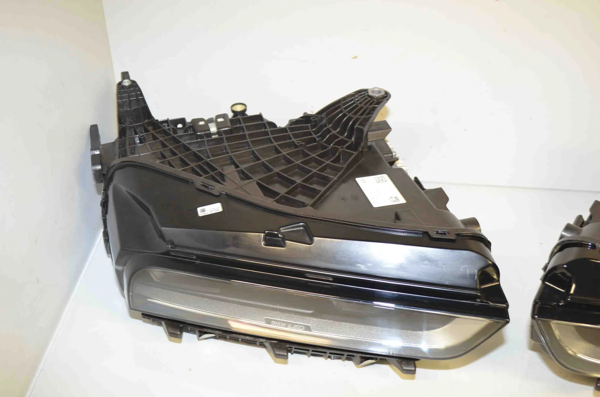 Front Headlight Set Kit – OEM 5B33EF4 · BMW 7 (G70) BMW 7 (G70) 740i xDrive 2024 – 4
