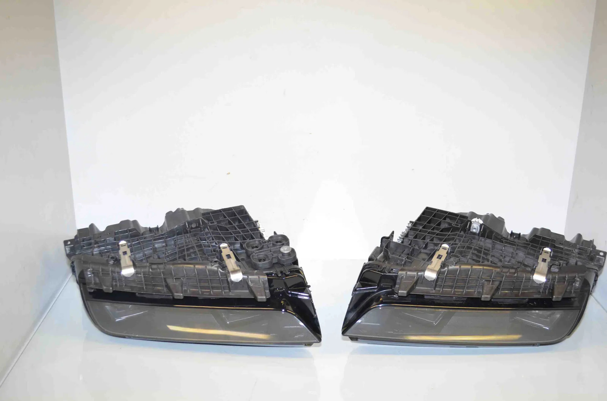 Front Headlight Set Kit – OEM 5B33EF4 · BMW 7 (G70) BMW 7 (G70) 740i xDrive 2024 – 10