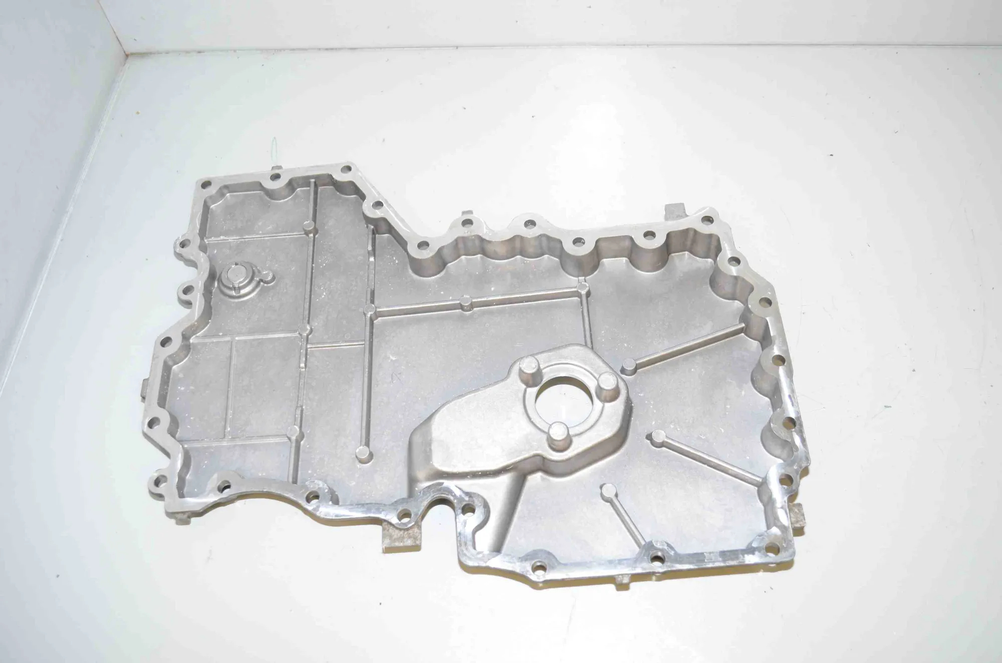 Oil Pan – OEM 8643445 · BMW 5 (G30) BMW 5 (G30) M 550 i xDrive 2018 – 4