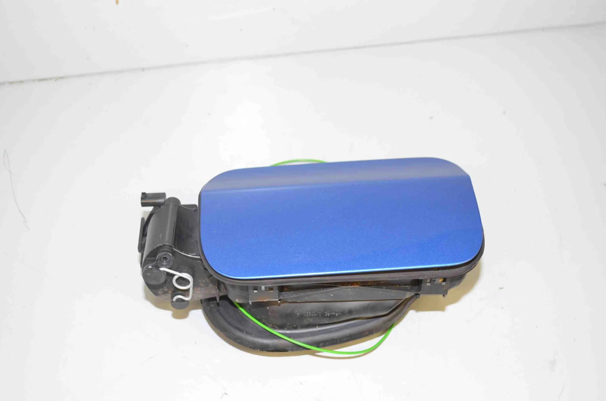 Fuel Tank Flap Cap – OEM 7238100 · BMW 3 Touring (F31) 330 d 2016
