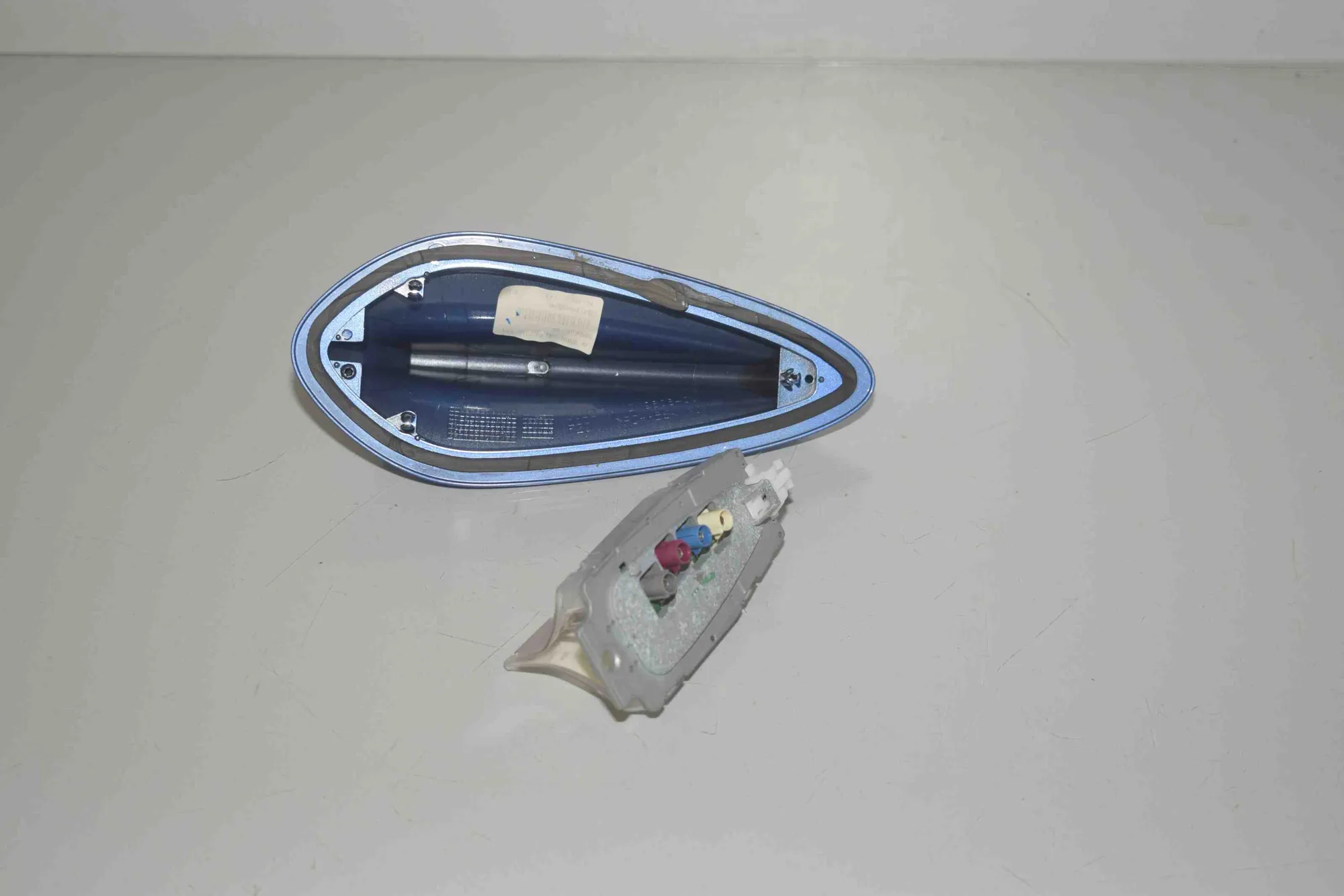 Antenna Trim – OEM 9350089 · BMW 3 Touring (F31) 330 d 2016 – 4