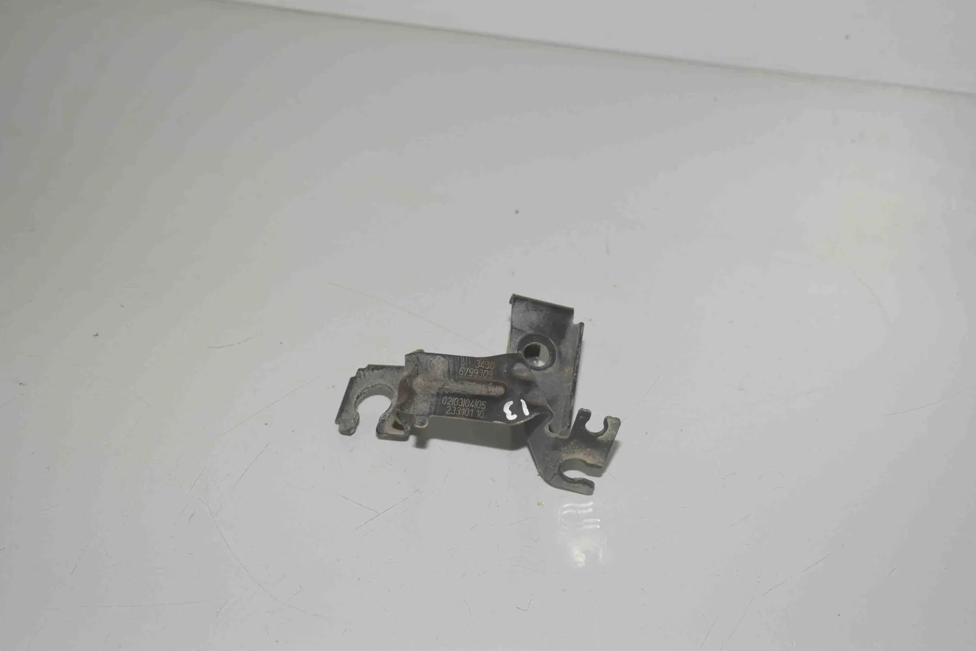 Bracket – OEM 6799309 · BMW i3 (I01) BMW i3 (I01) Hybrid 2013