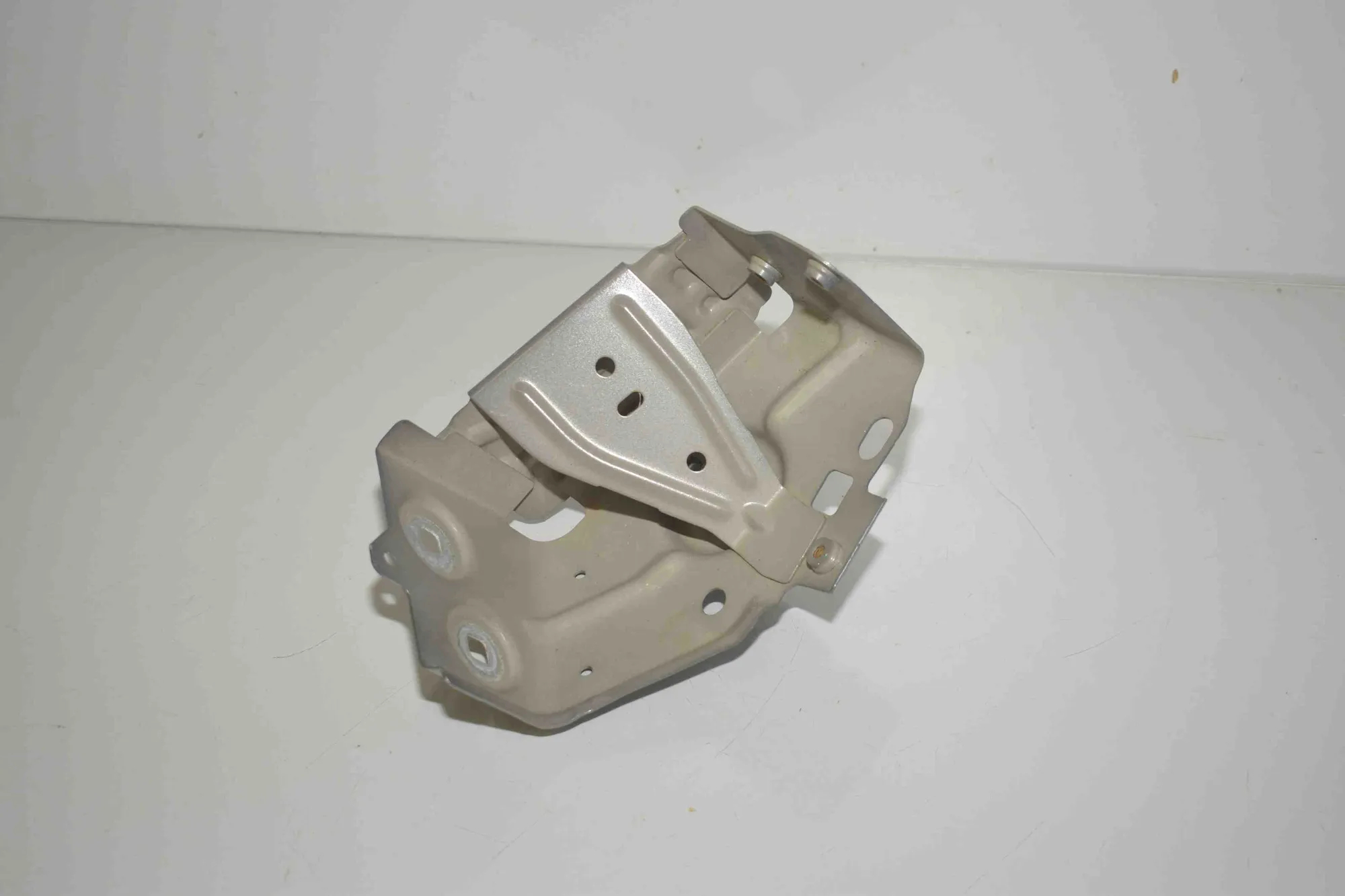 Front Right Fender Holder – OEM 8737202 · BMW iX (I20) BMW iX (I20) xDrive 40 2023