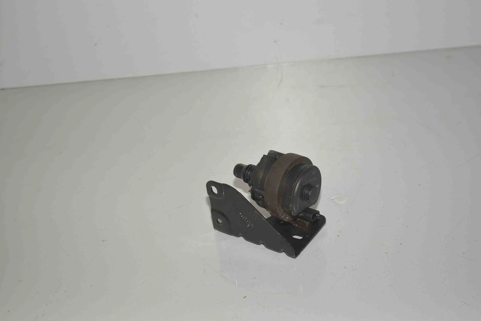 Auxiliary Water Pump – OEM 8841074 · BMW iX (I20) BMW iX (I20) xDrive 40 2021 – 2