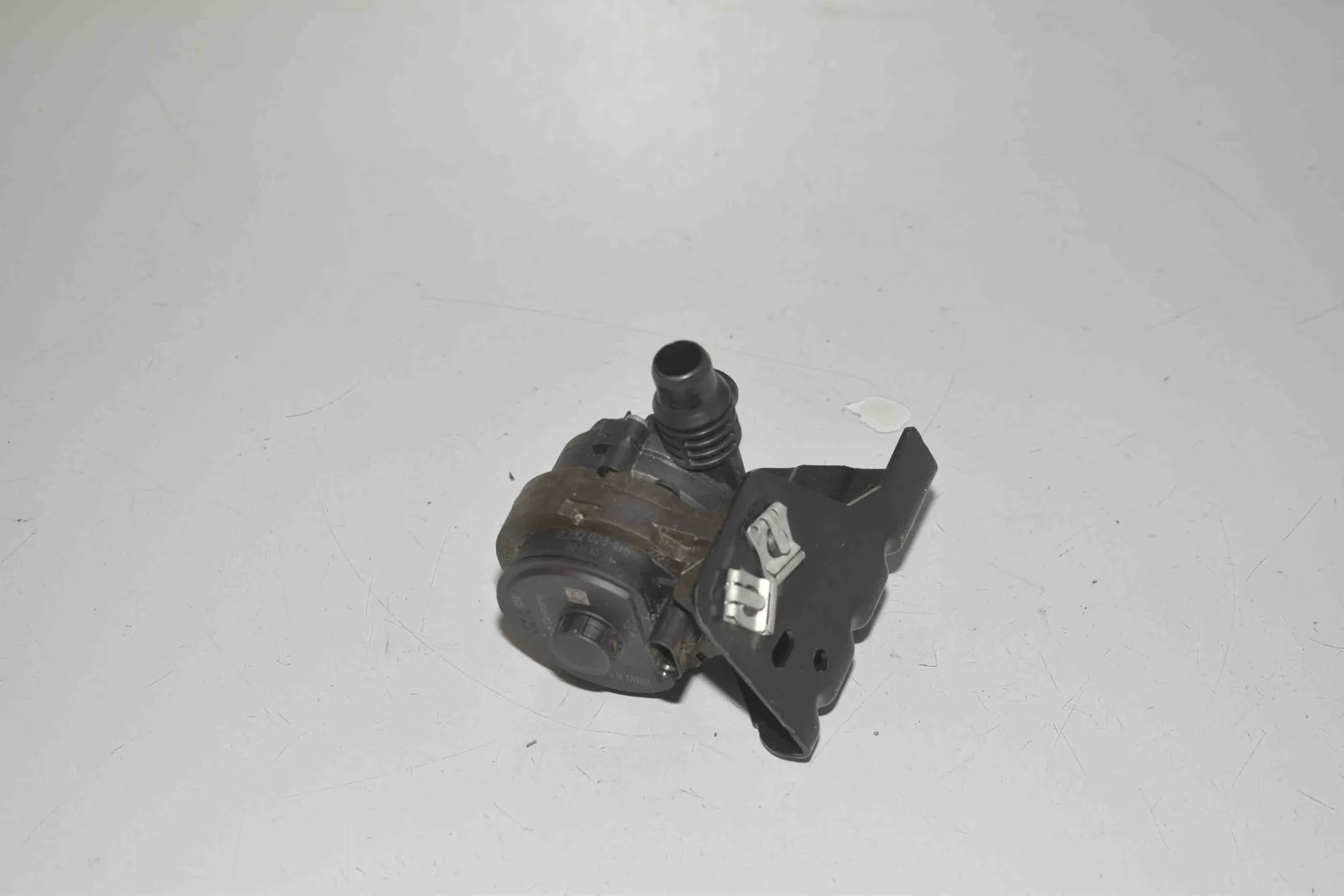 Auxiliary Water Pump – OEM 8841074 · BMW iX (I20) BMW iX (I20) xDrive 40 2021 – 3