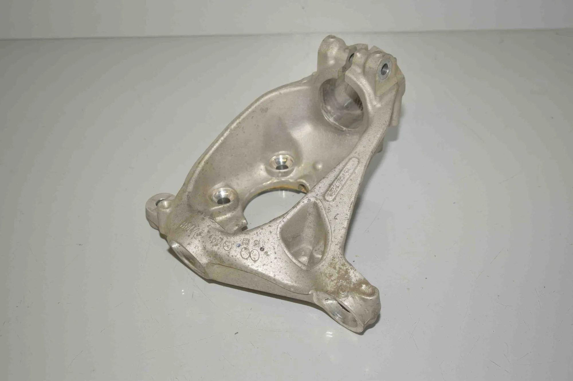 Front Left Wheel Hub – OEM 6852159 · BMW i3 (I01) BMW i3 (I01) Hybrid 2016 – 3