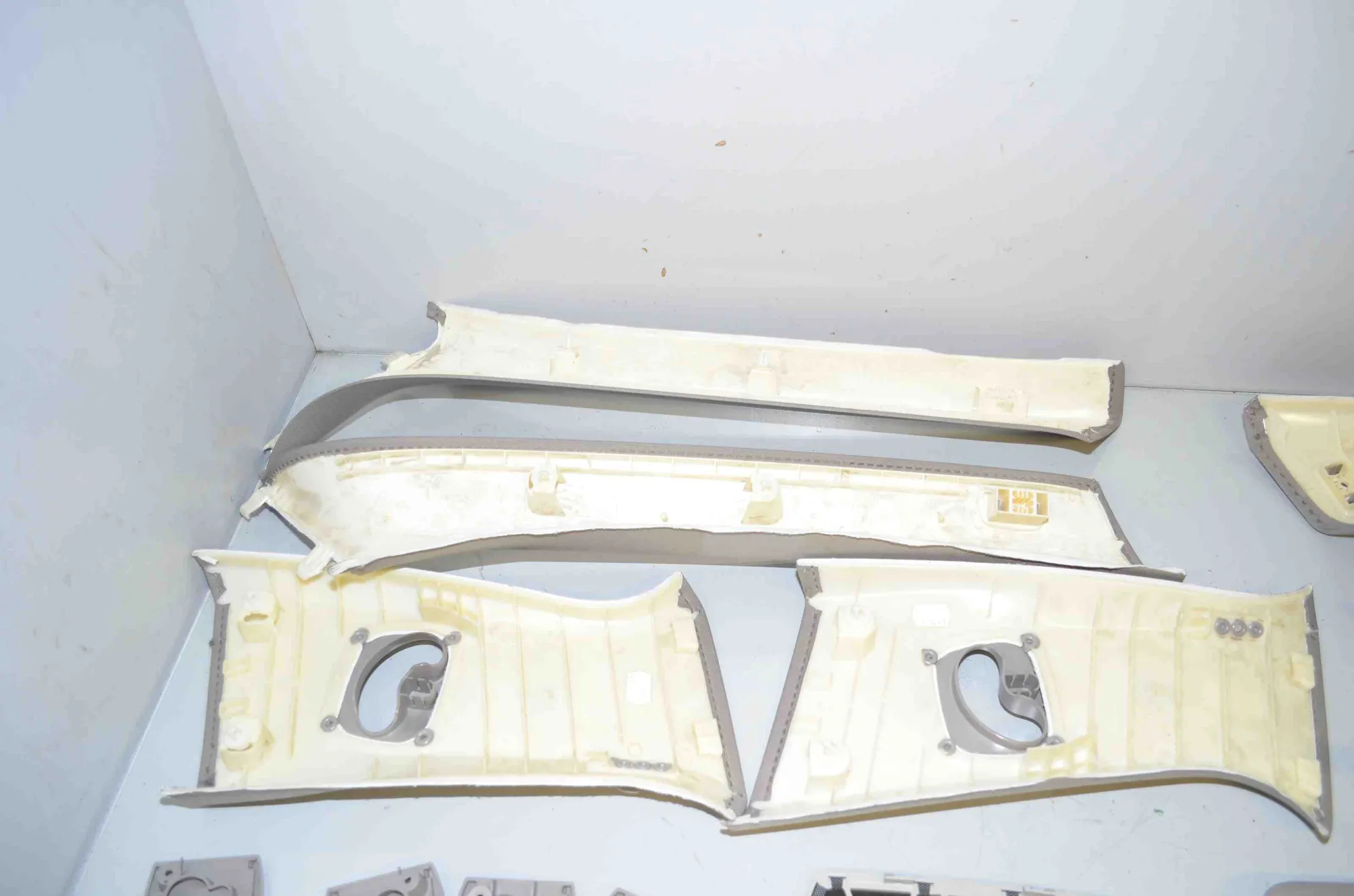 Interior Side Pillars Trim Kit – OEM 9169784 · BMW 5 Touring (F11) 535 d 2011 – 7