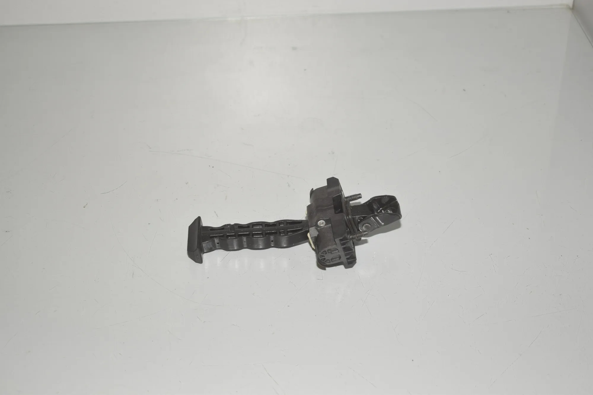 Front Left Door Soft Close Unit · BMW 5 Touring (G31) (2017 - -) 520 d 2019 – 2