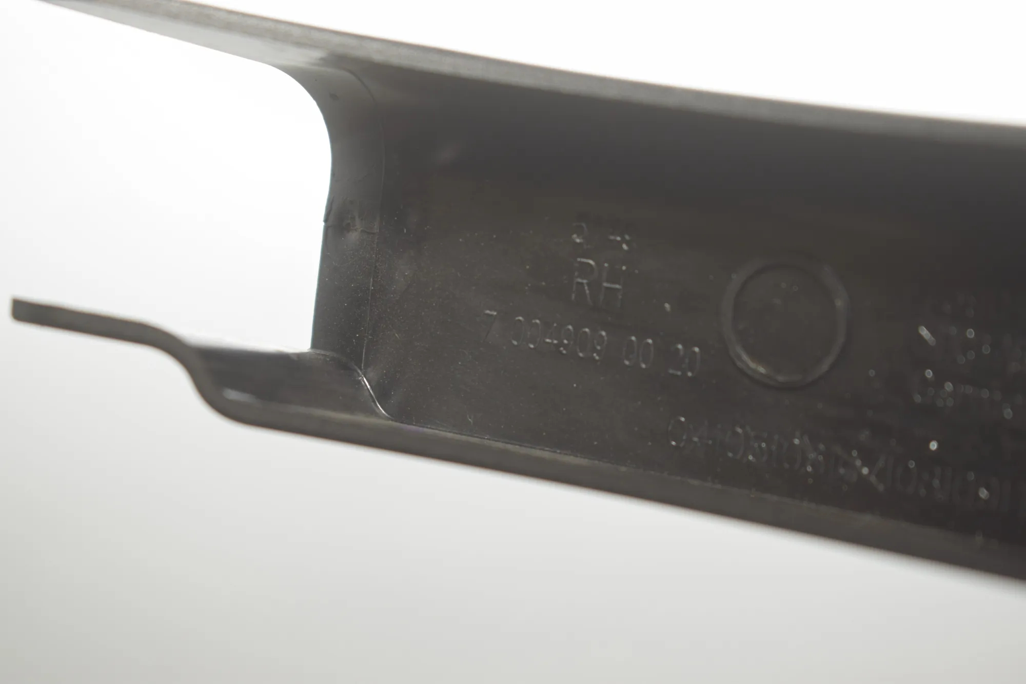 Hinge Trim – OEM 7004909 · BMW 5 Touring (G31) (2017 - -) 520 d 2019 – 4