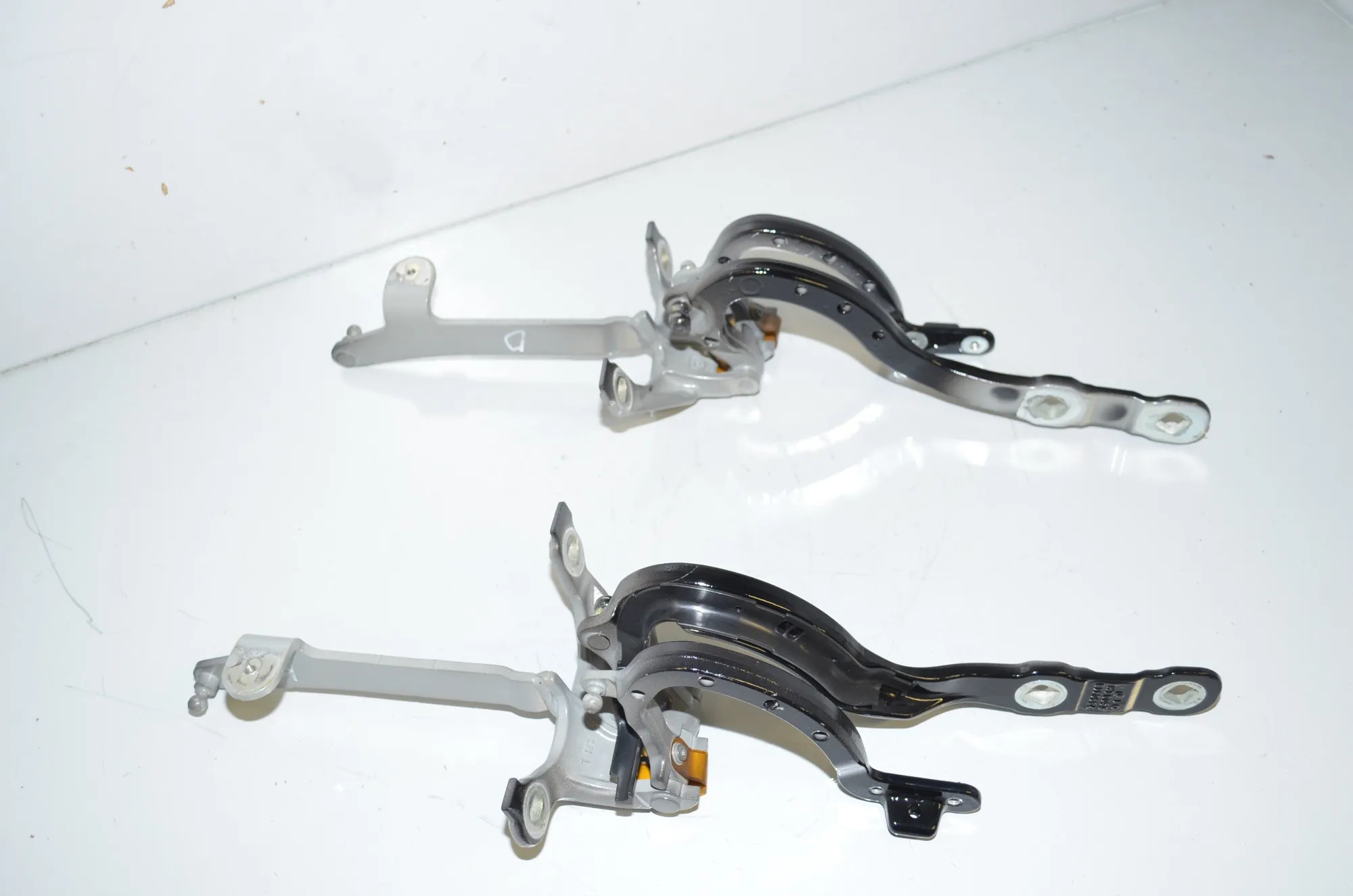 Left Side Bootlid Hinge – OEM 7390414 · BMW 5 Touring (G31) (2017 - -) 520 d 2019 – 2
