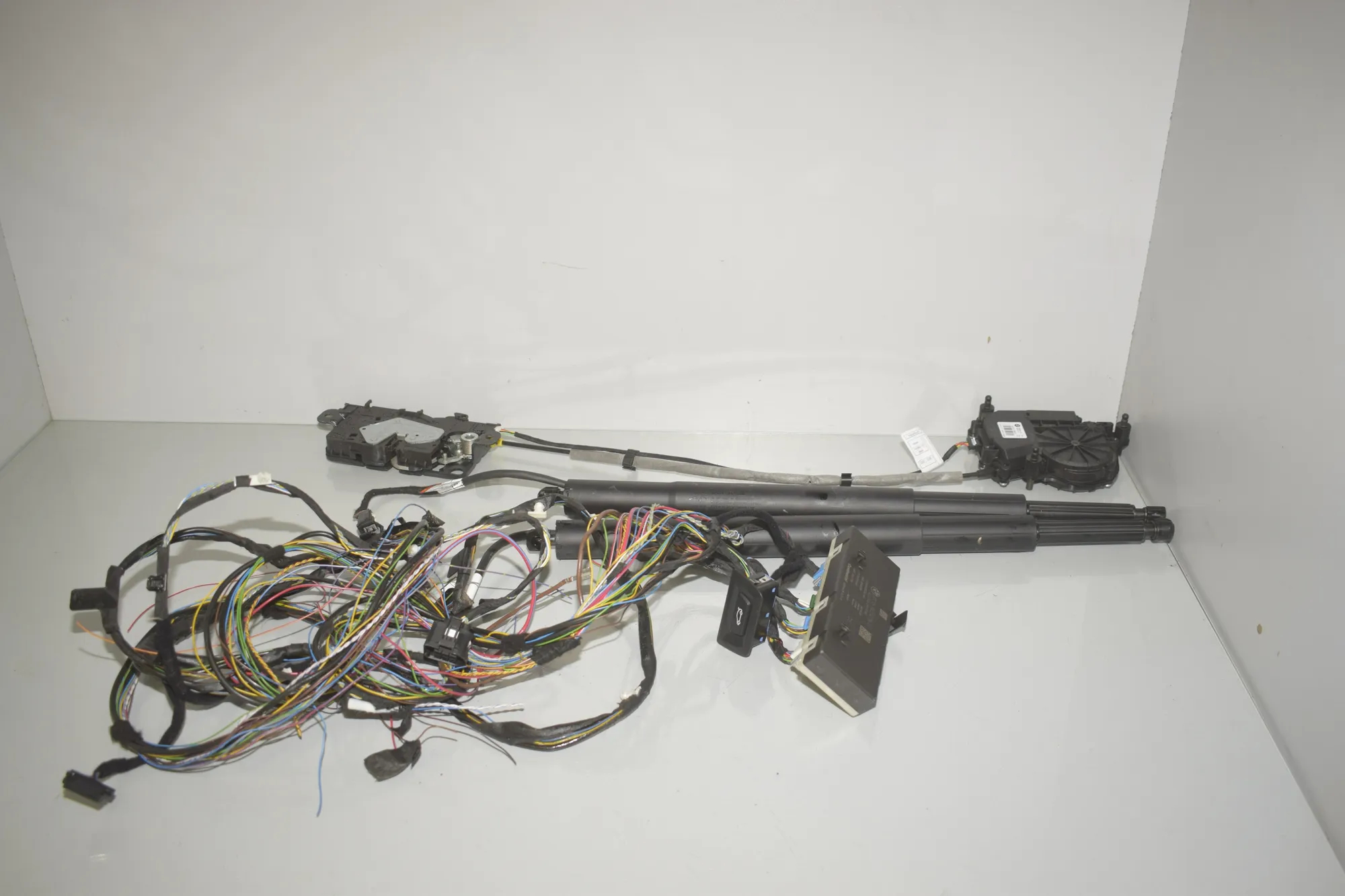 Electric Tailgate Opening Kit – OEM 9275119 · BMW 5 Touring (G31) (2017 - -) 520 d 2019