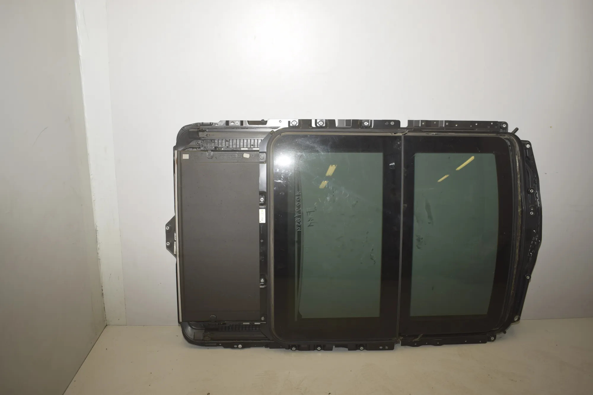 Sunroof – OEM 54107228756 · BMW 5 Touring (F11) 530 d xDrive 2011 – 4