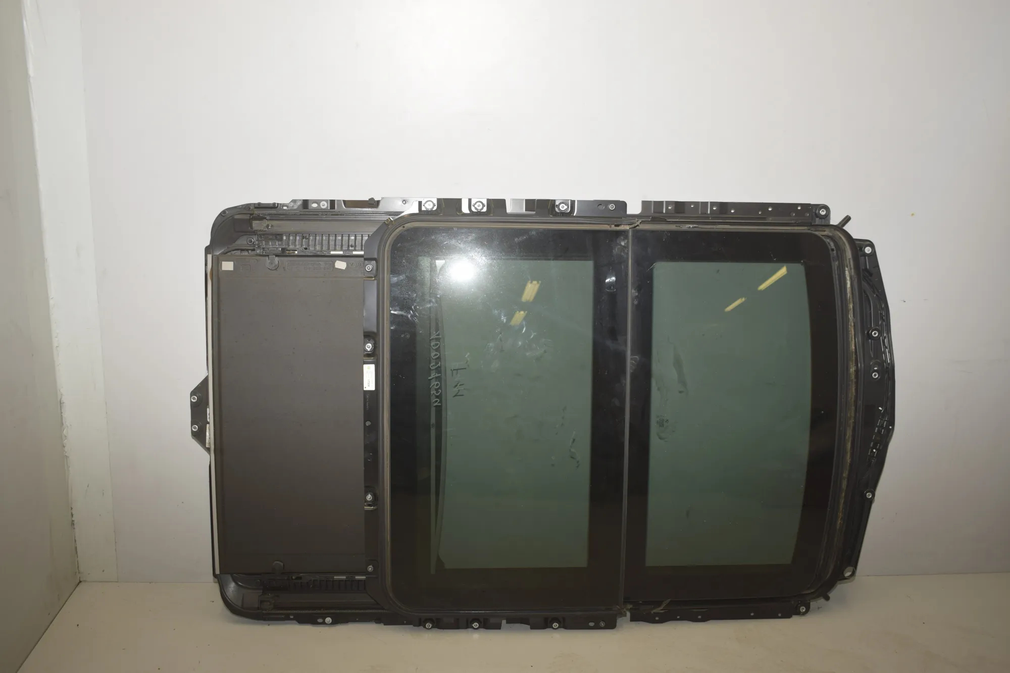 Sunroof – OEM 54107228756 · BMW 5 Touring (F11) 530 d xDrive 2011 – 3