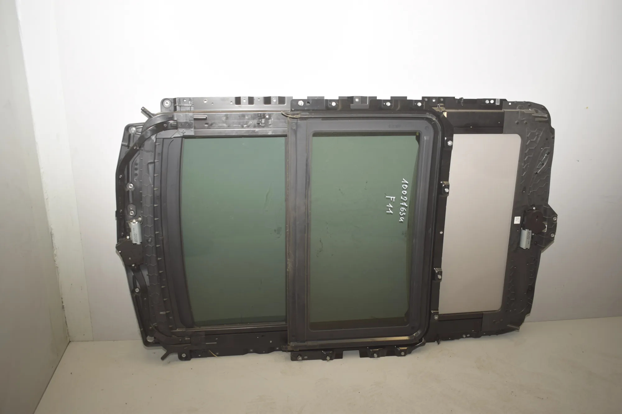Sunroof – OEM 54107228756 · BMW 5 Touring (F11) 530 d xDrive 2011 – 6