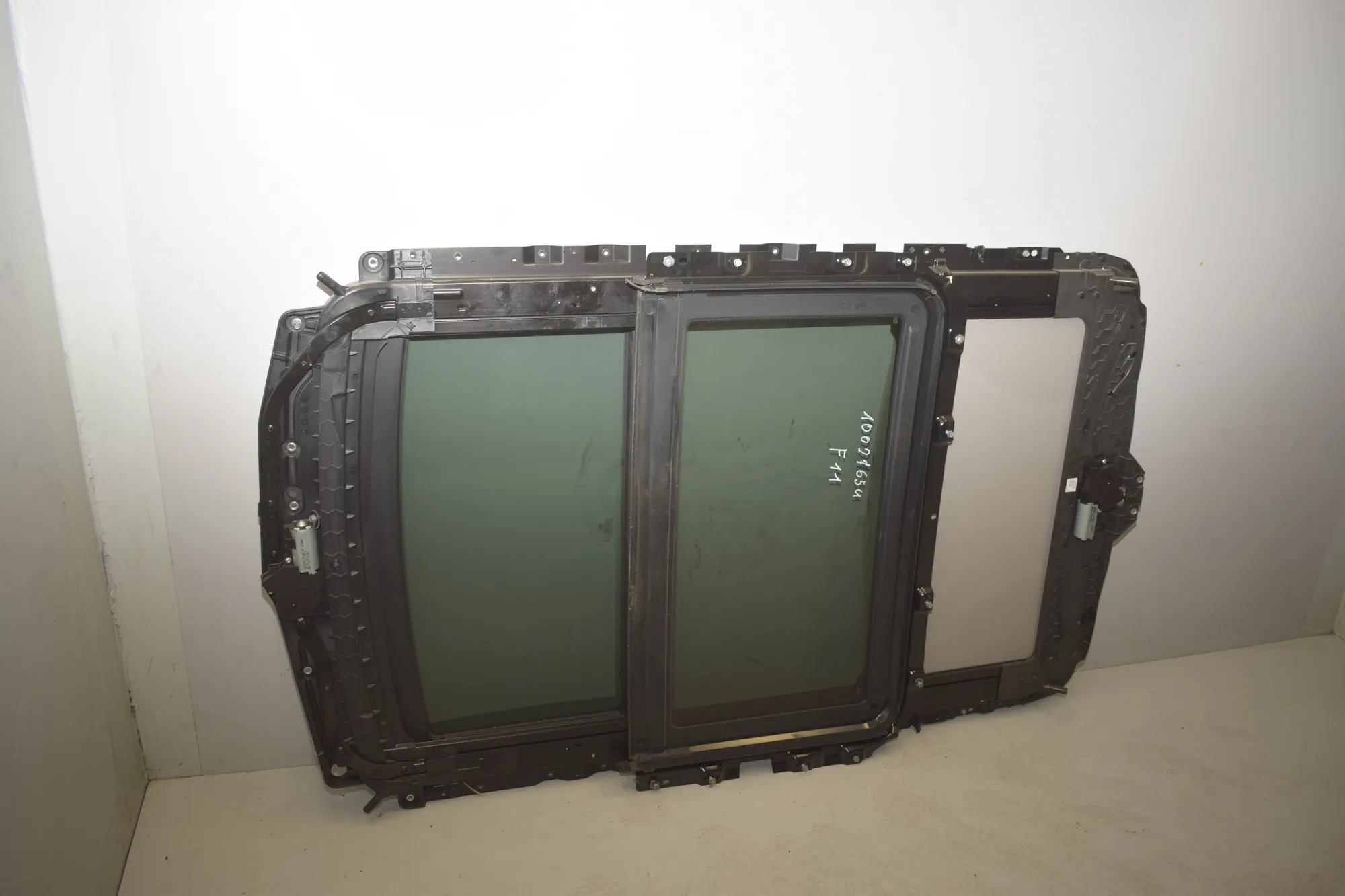 Sunroof – OEM 54107228756 · BMW 5 Touring (F11) 530 d xDrive 2011