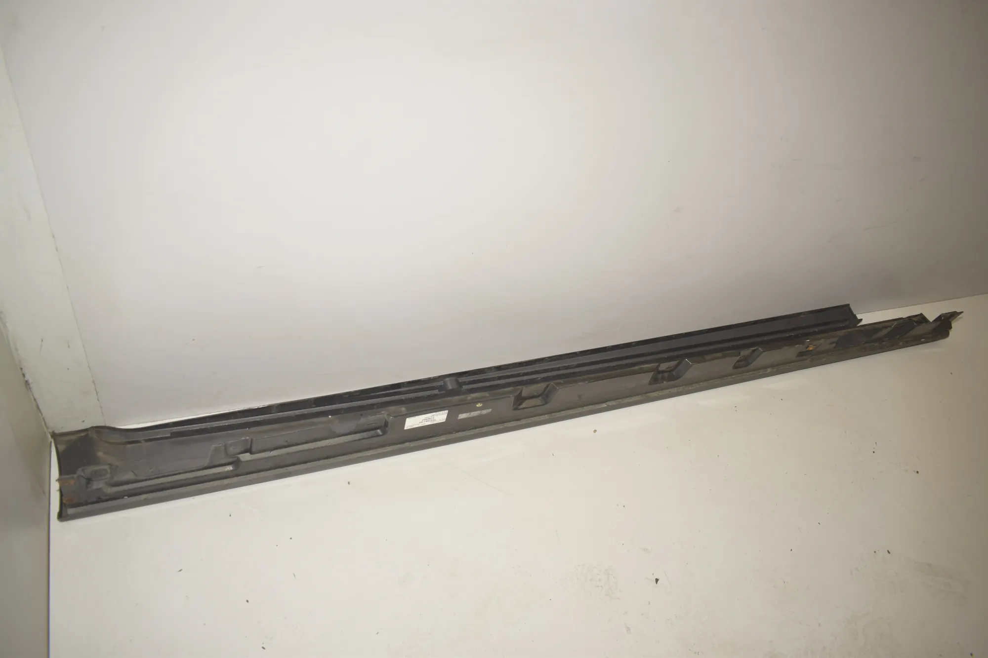 Left Side Plastic Sideskirt Cover – OEM 7237081 · BMW 5 Touring (F11) 530 d xDrive 2011 – 4