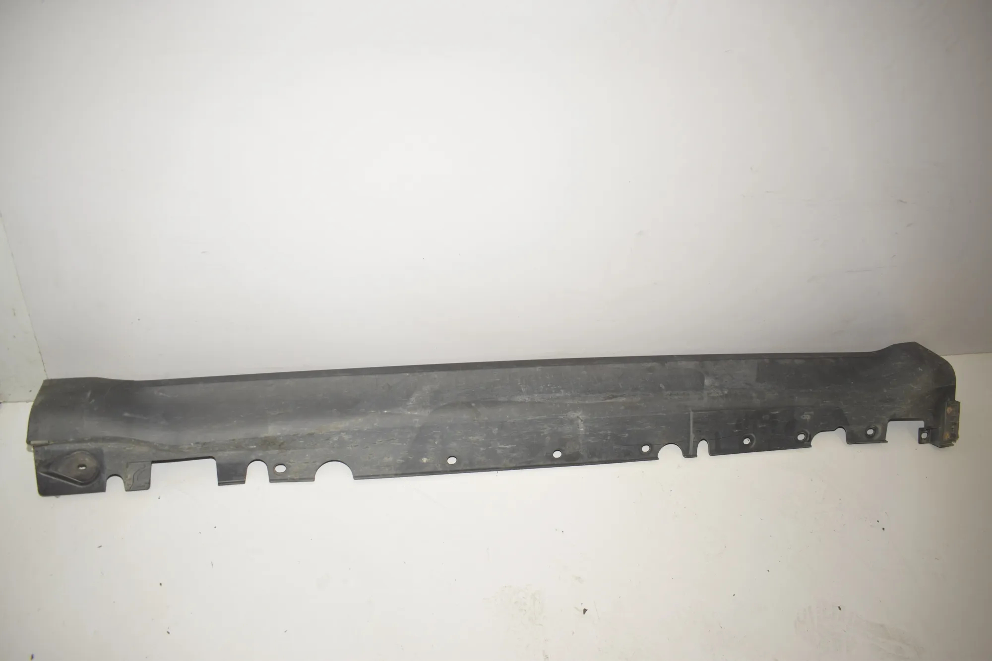 Left Side Plastic Sideskirt Cover – OEM 7176233 · BMW X6 (E71, E72) xDrive 50 i 2008