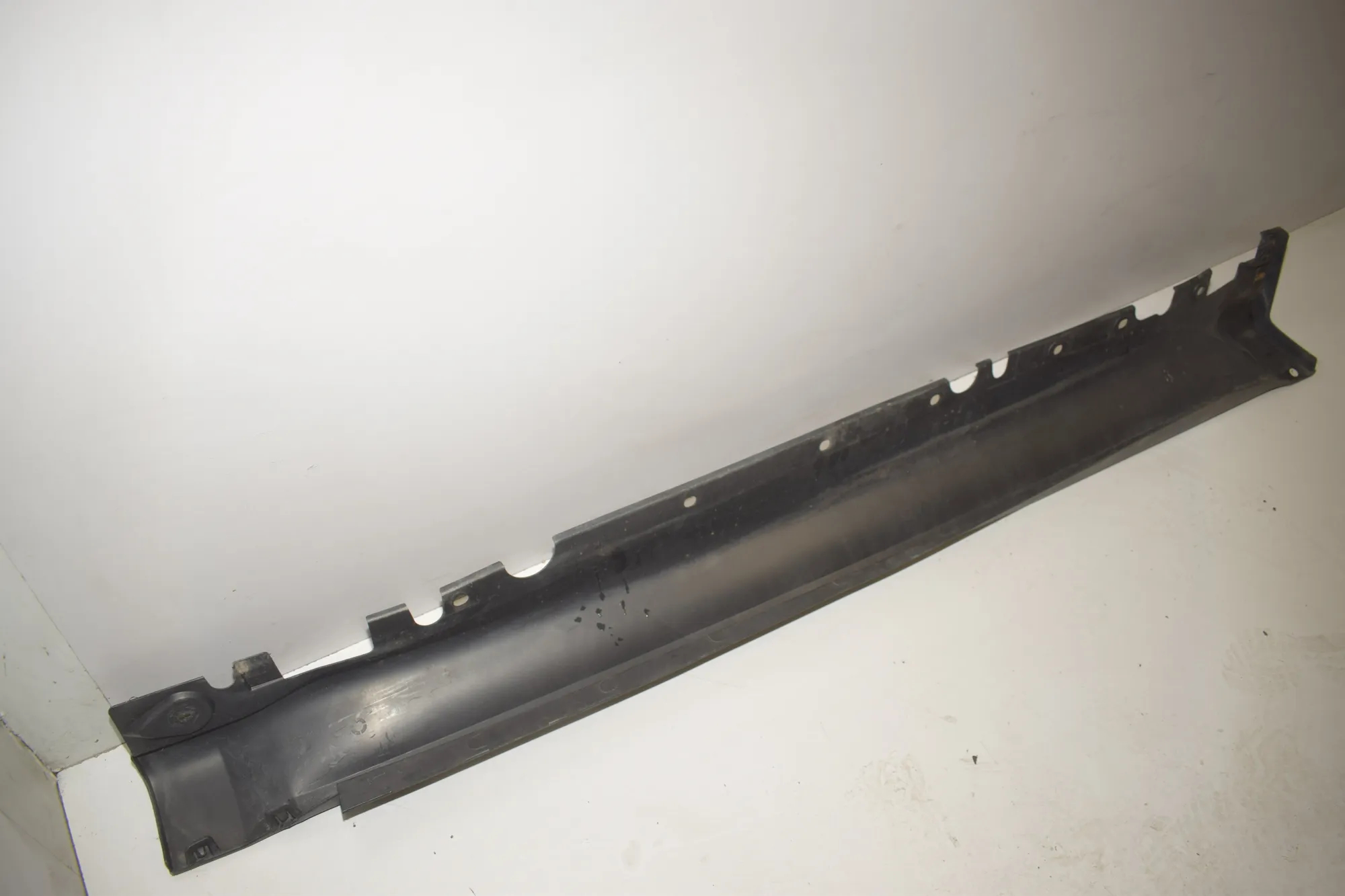 Left Side Plastic Sideskirt Cover – OEM 7176233 · BMW X6 (E71, E72) xDrive 50 i 2008 – 4