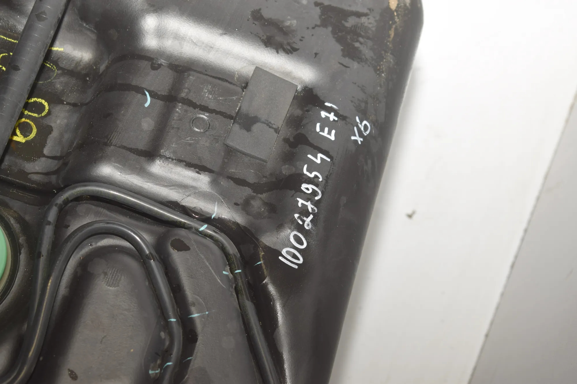 Fuel Tank – OEM 6425332 · BMW X6 (E71, E72) xDrive 50 i 2008 – 4