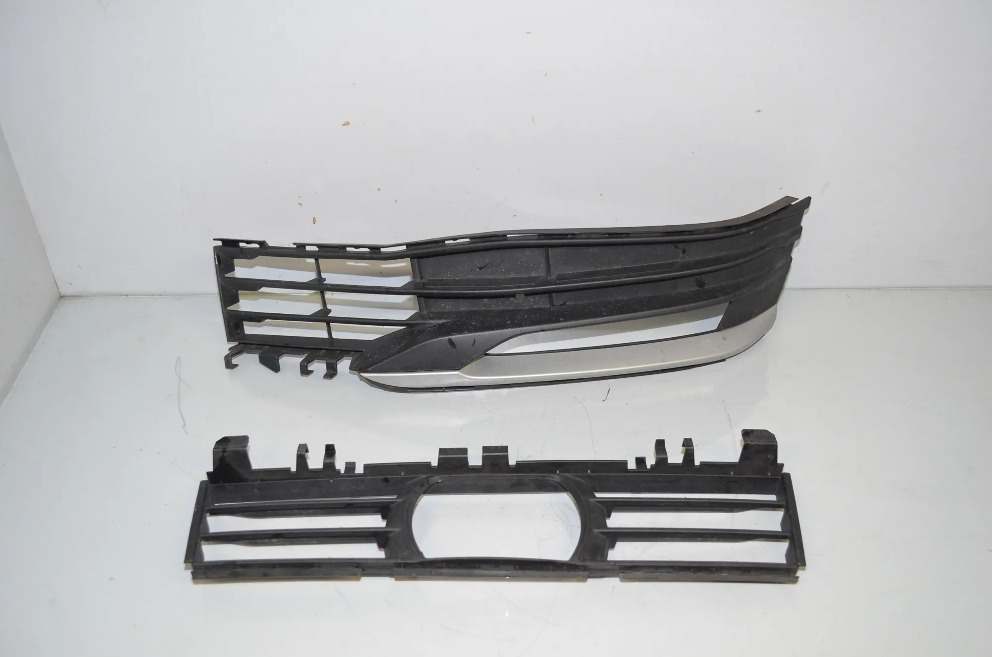 Front Bumper Lower Grill – OEM 7385258 · BMW 5 Touring (G31) (2017 - -) 520 d 2019