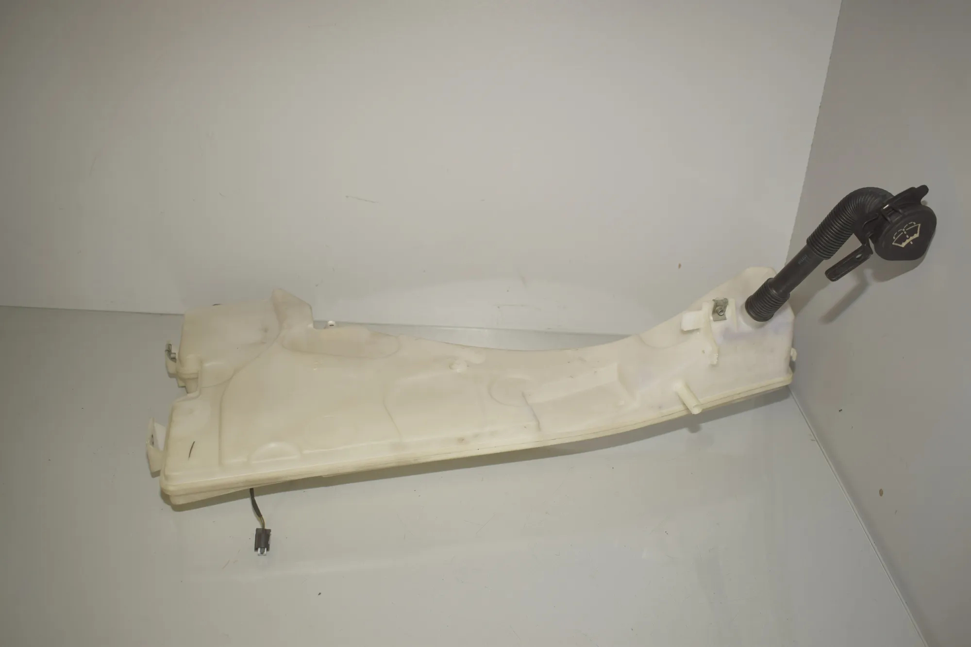 Window Washer Tank – OEM 7191000 · BMW X6 (E71, E72) xDrive 50 i 2008