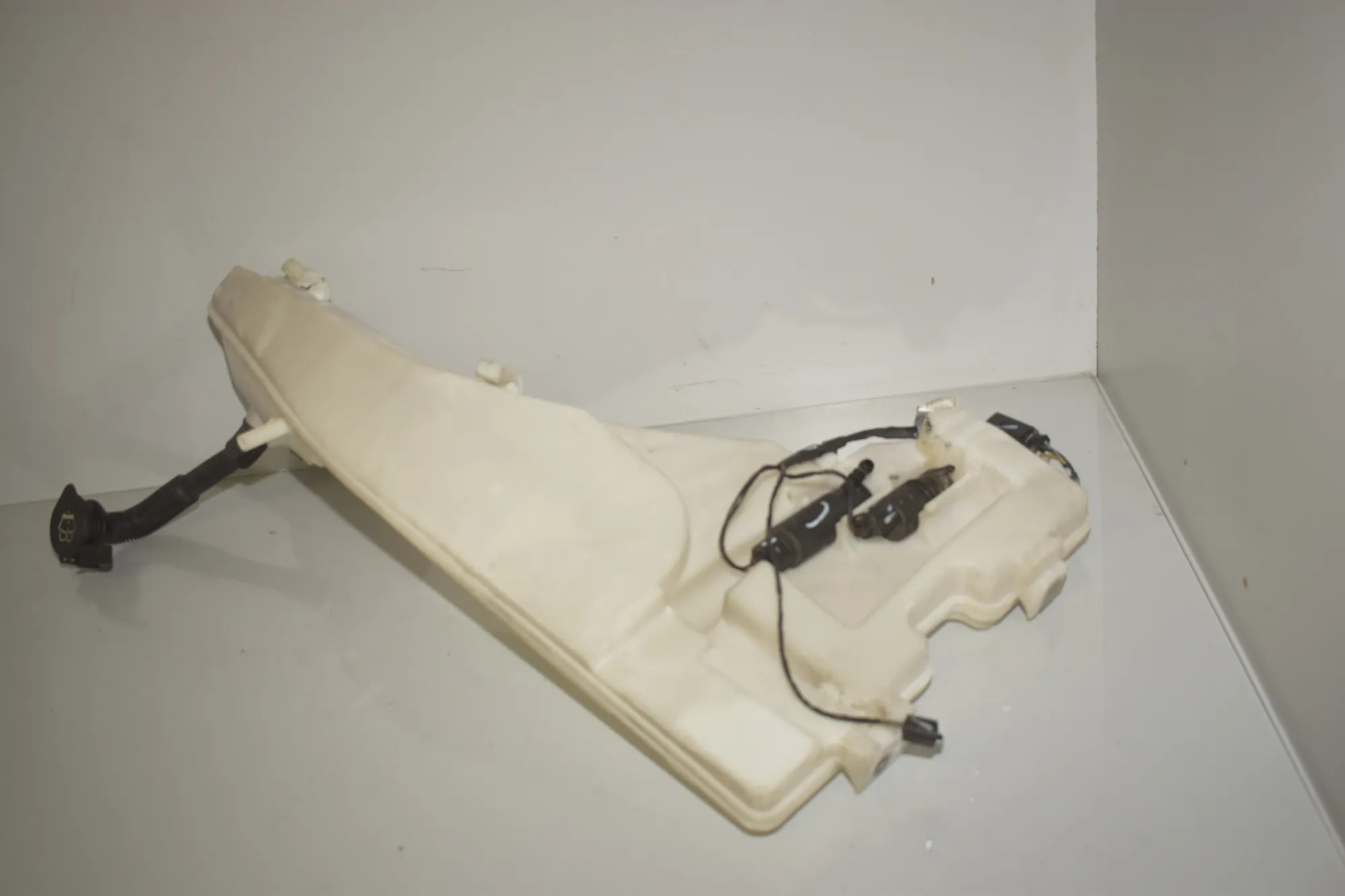 Window Washer Tank – OEM 7191000 · BMW X6 (E71, E72) xDrive 50 i 2008 – 4
