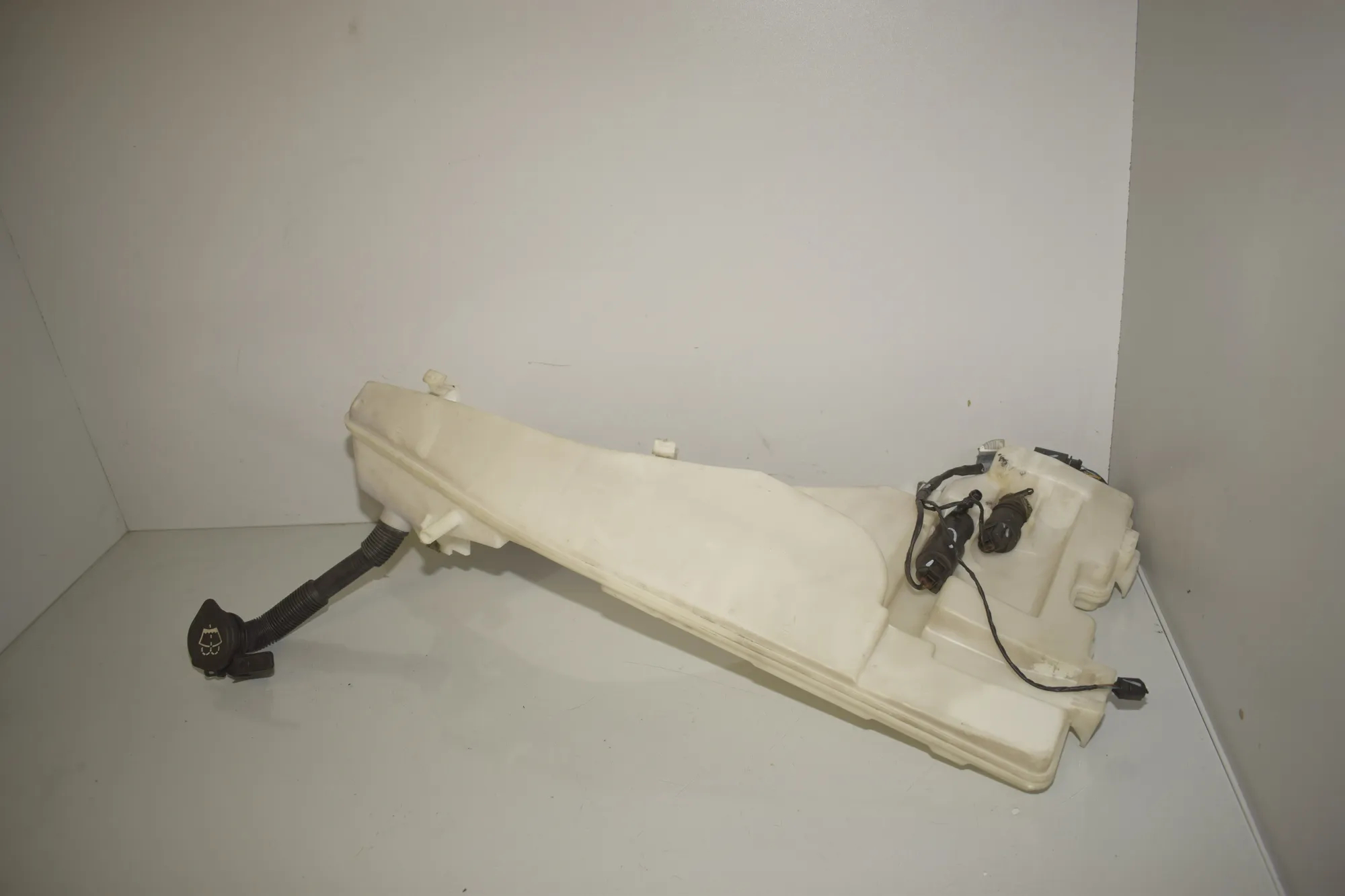 Window Washer Tank – OEM 7191000 · BMW X6 (E71, E72) xDrive 50 i 2008 – 3
