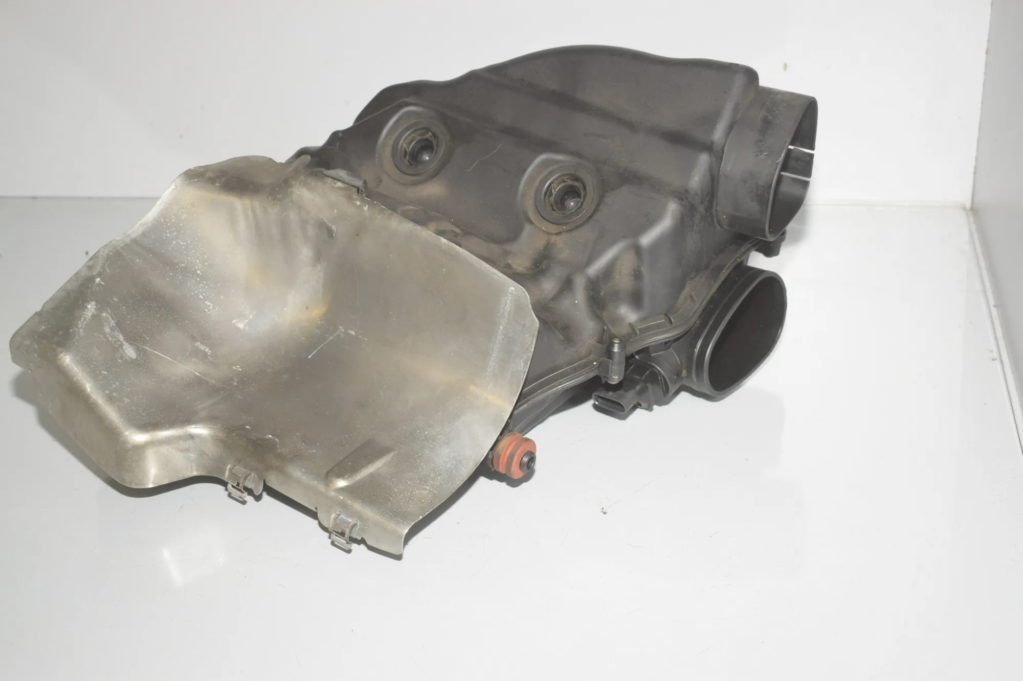 Air Filter Box – OEM 7577448 · BMW X6 (E71, E72) xDrive 50 i 2008 – 4