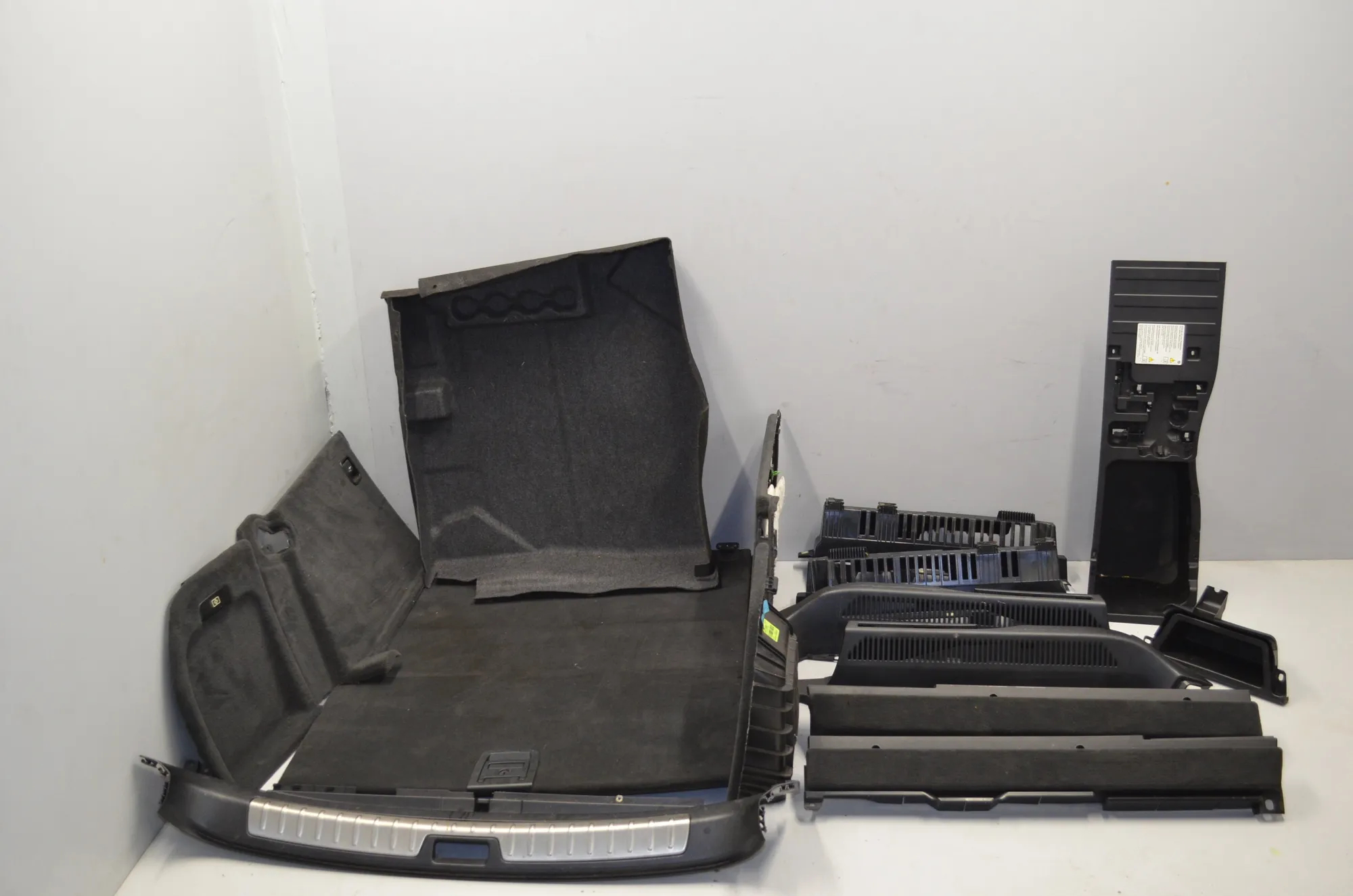 Trunk Trim Kit – OEM 51476981041 · BMW X6 (E71, E72) xDrive 50 i 2008
