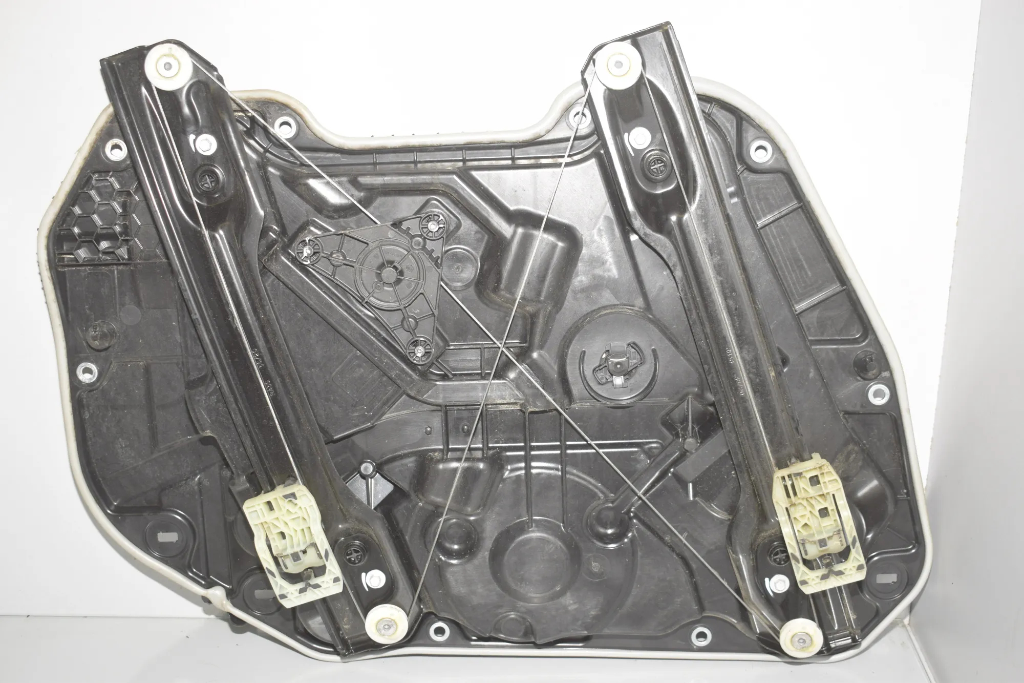 Front Right Door Window Regulator – OEM 5A02FB2 · BMW 1 (F40) BMW 1 (F40) (F40) 120 d 2023 – 3