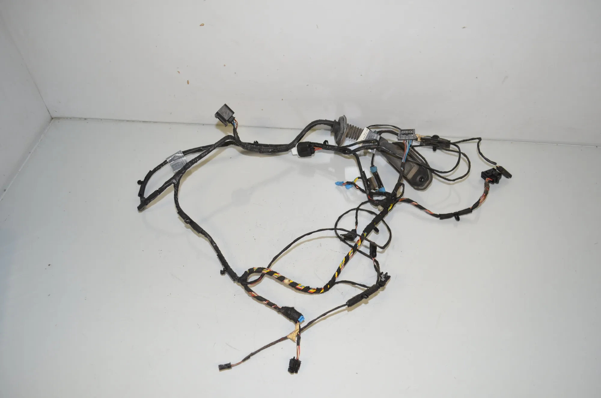 Front Left Door Wiring – OEM 9203275 · BMW X6 (E71, E72) xDrive 50 i 2008 – 2