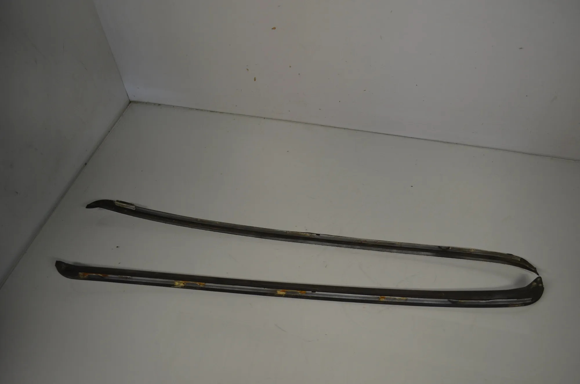 Front Windshield Trim – OEM 7250404 · BMW X6 (E71, E72) xDrive 50 i 2008 – 4