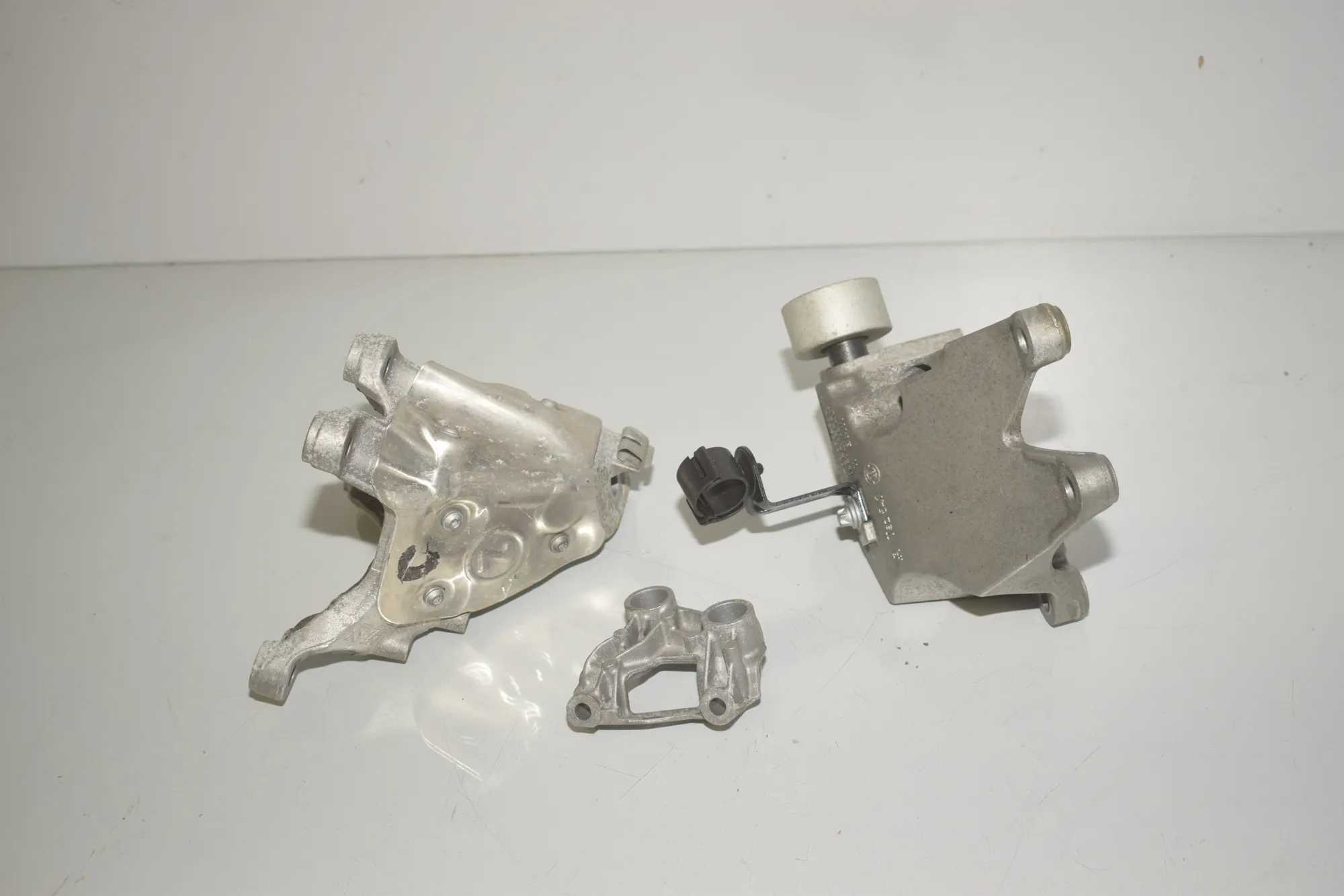 Left Side Engine Bracket – OEM 6864593 · BMW 5 Touring (G31) (2017 - -) 520 d 2019 – 3