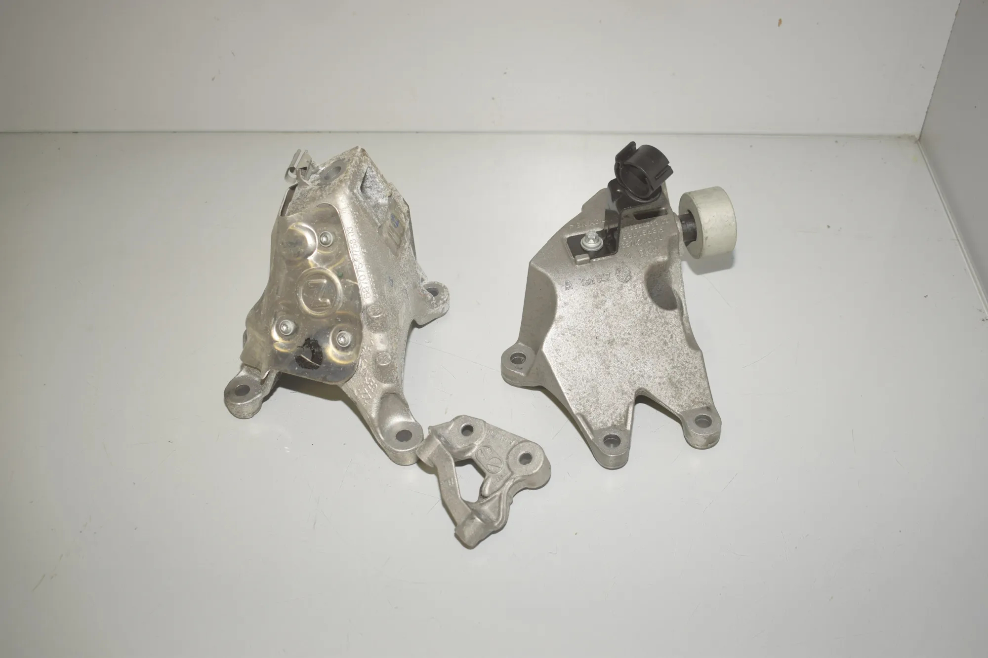 Left Side Engine Bracket – OEM 6864593 · BMW 5 Touring (G31) (2017 - -) 520 d 2019