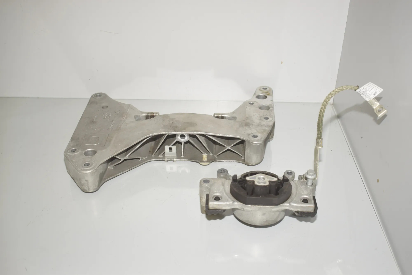Gearbox Mount Bracket – OEM 6862577 · BMW 5 Touring (G31) (2017 - -) 520 d 2019