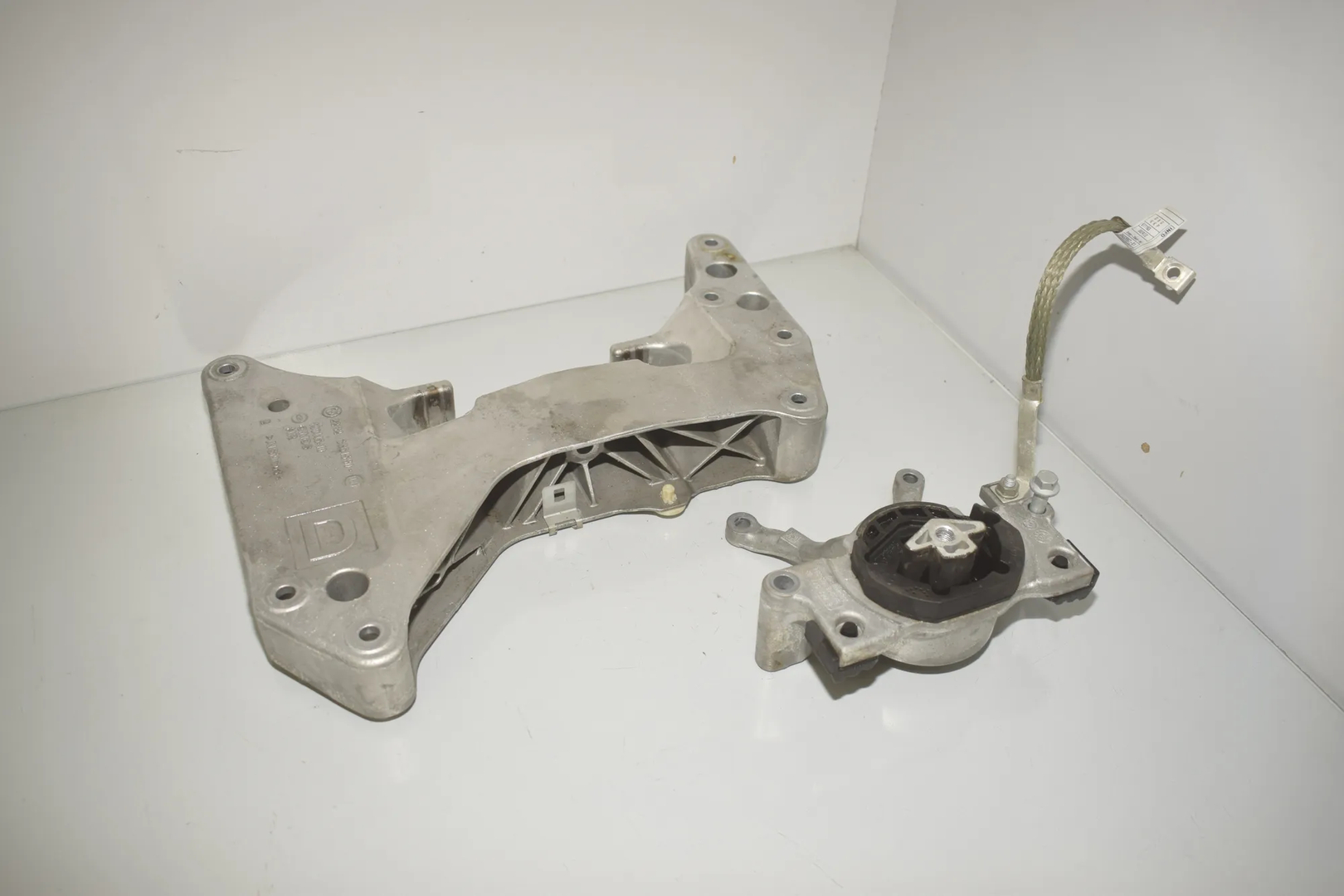 Gearbox Mount Bracket – OEM 6862577 · BMW 5 Touring (G31) (2017 - -) 520 d 2019 – 2