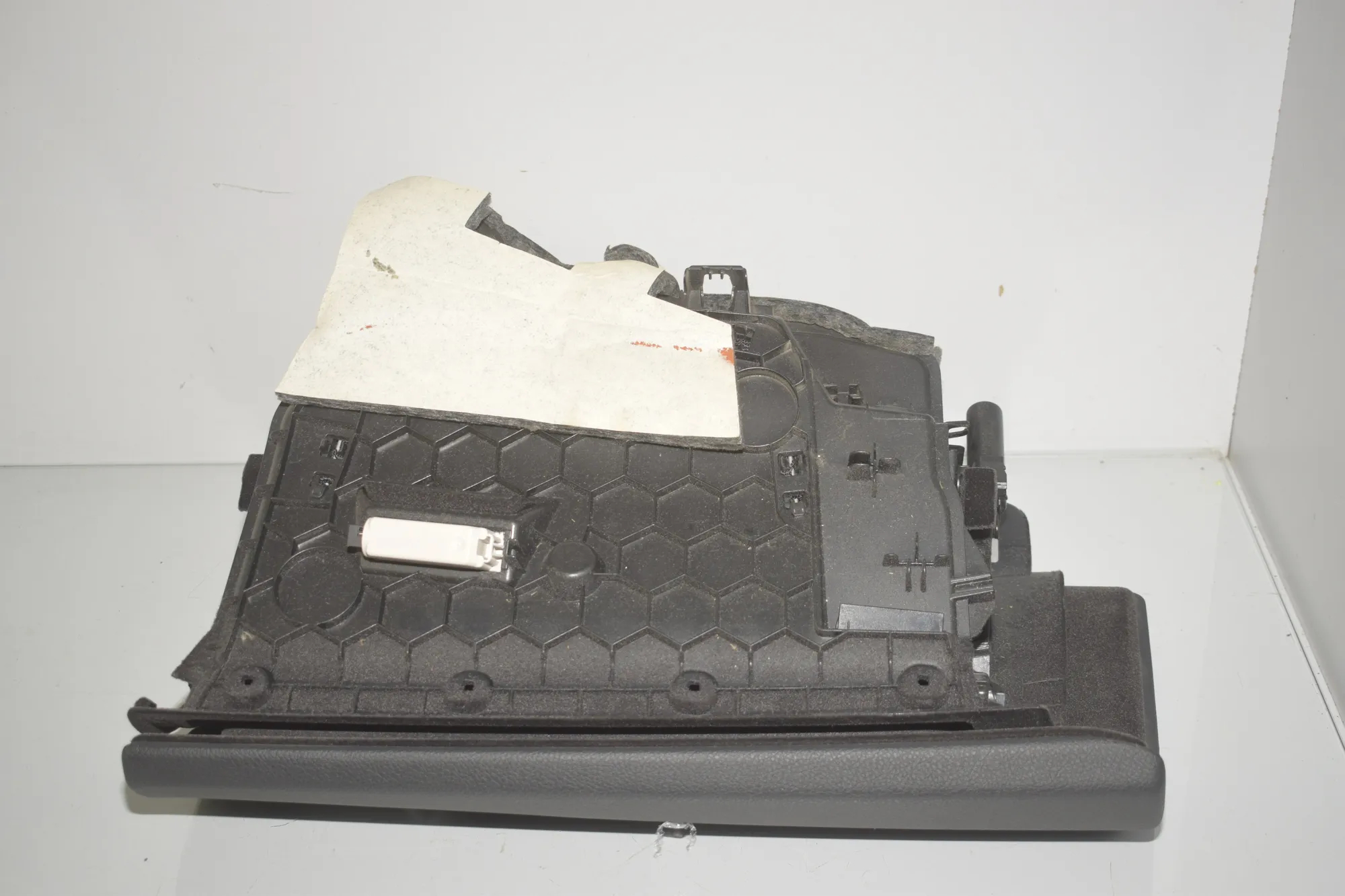 Glove Compartment – OEM 727584-10 · BMW 3 Touring (F31) 330 d xDrive 2013 – 4