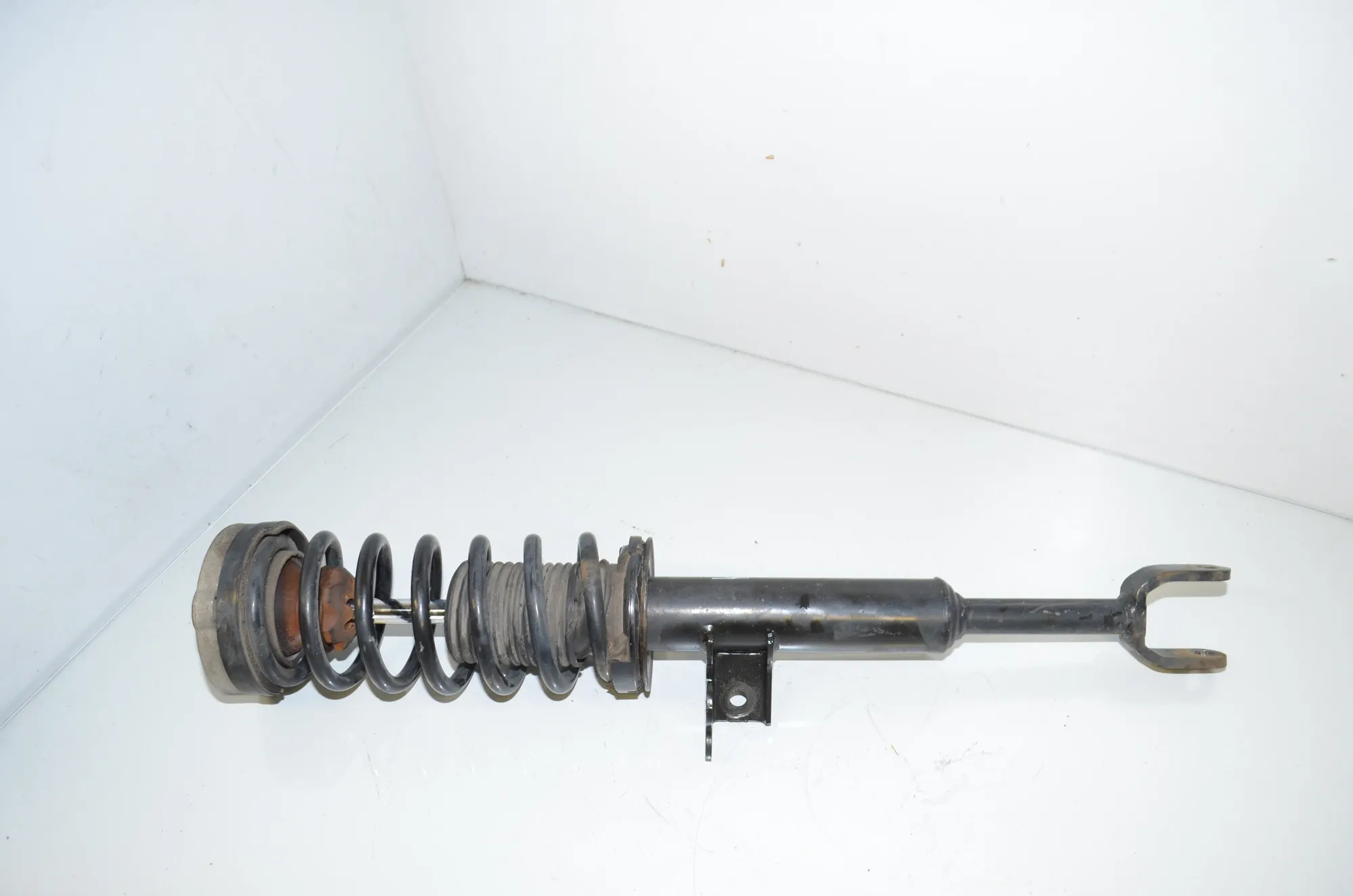 Front Left Shock Absorber – OEM 6775575 · BMW 5 (F10) 530 d 2013 – 3
