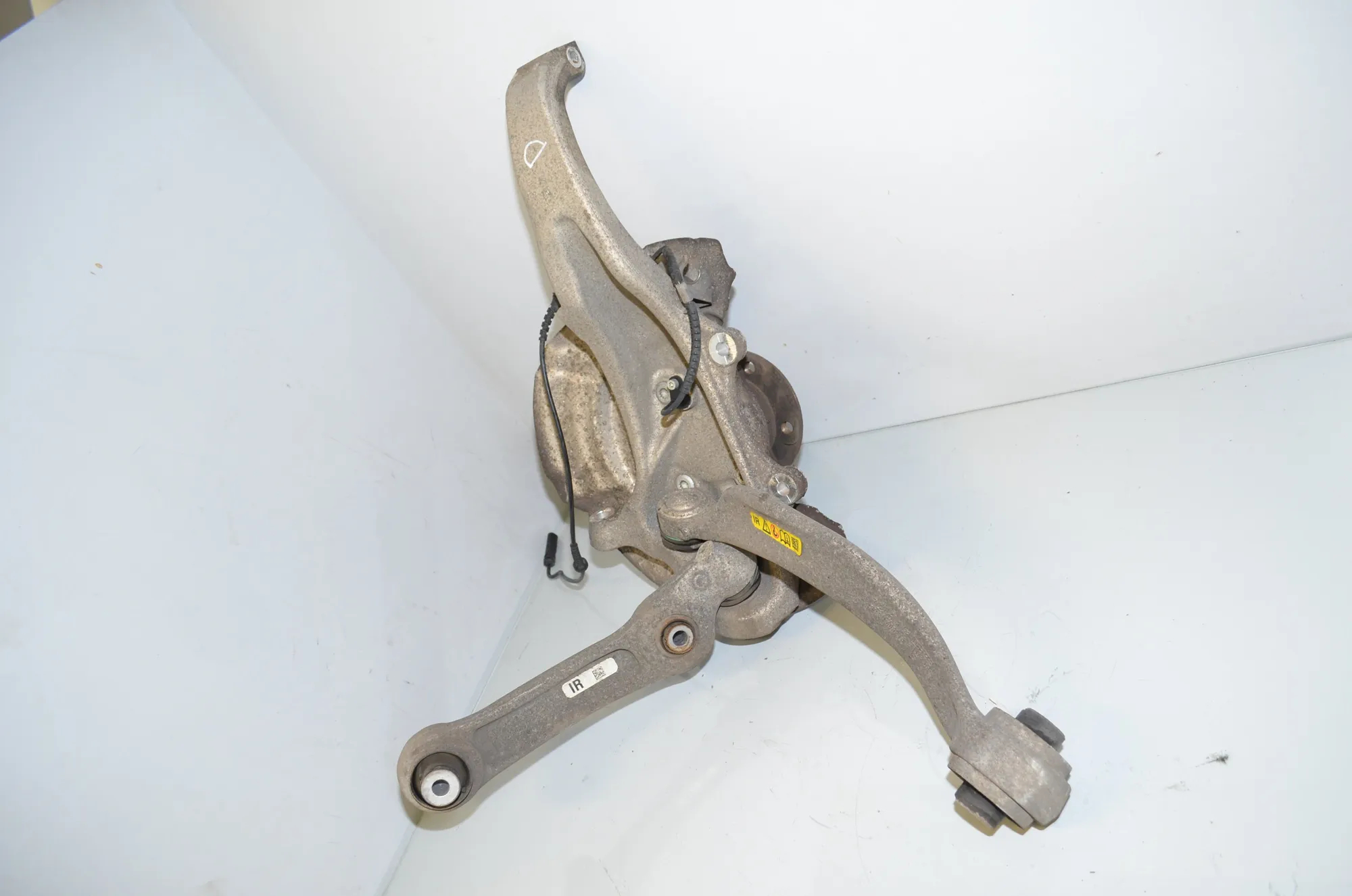 Front Right Wheel Hub – OEM 31216775770 · BMW 5 (F10) 530 d 2013 – 4