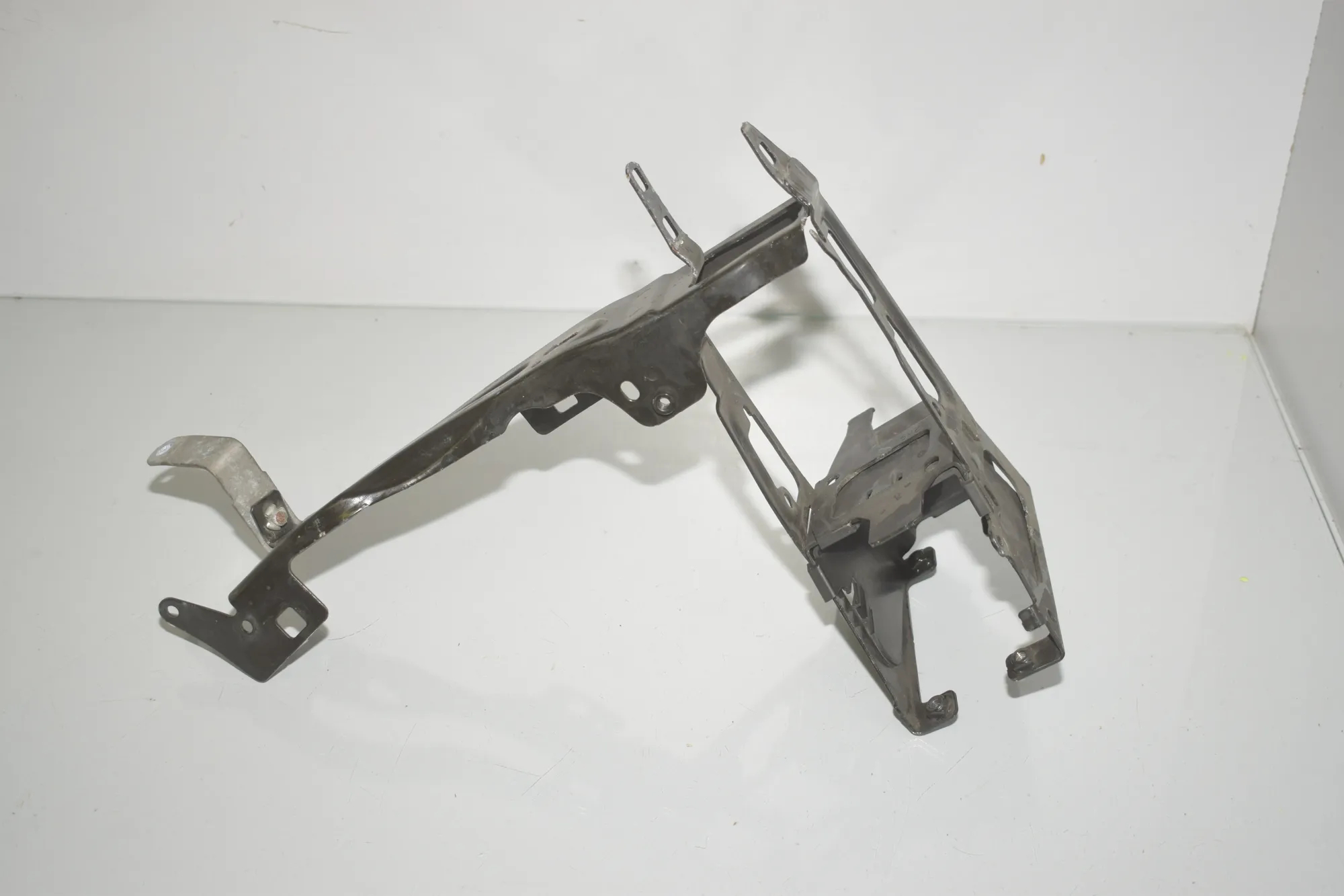 Left Headlight Bracket – OEM 7308803 · BMW 4 Gran Coupe (F36) 430 d xDrive 2014 – 3
