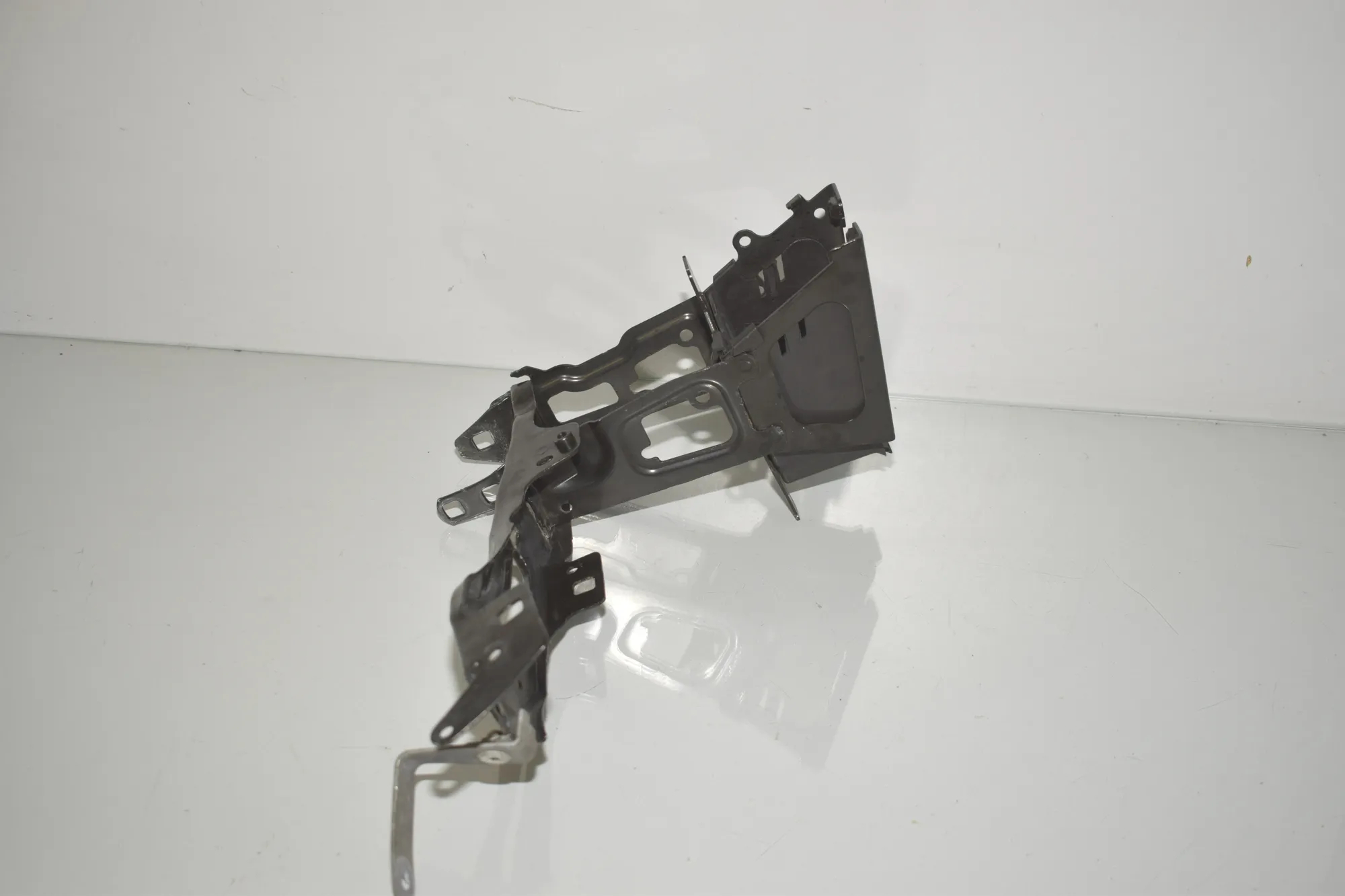 Left Headlight Bracket – OEM 7308803 · BMW 4 Gran Coupe (F36) 430 d xDrive 2014 – 2