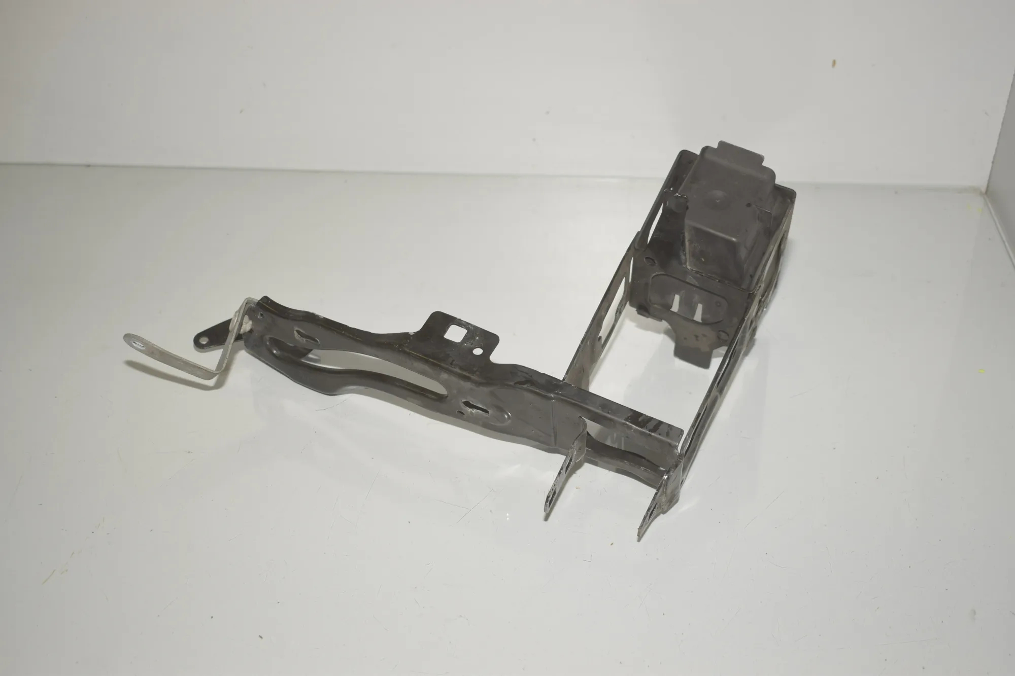 Left Headlight Bracket – OEM 7308803 · BMW 4 Gran Coupe (F36) 430 d xDrive 2014 – 4