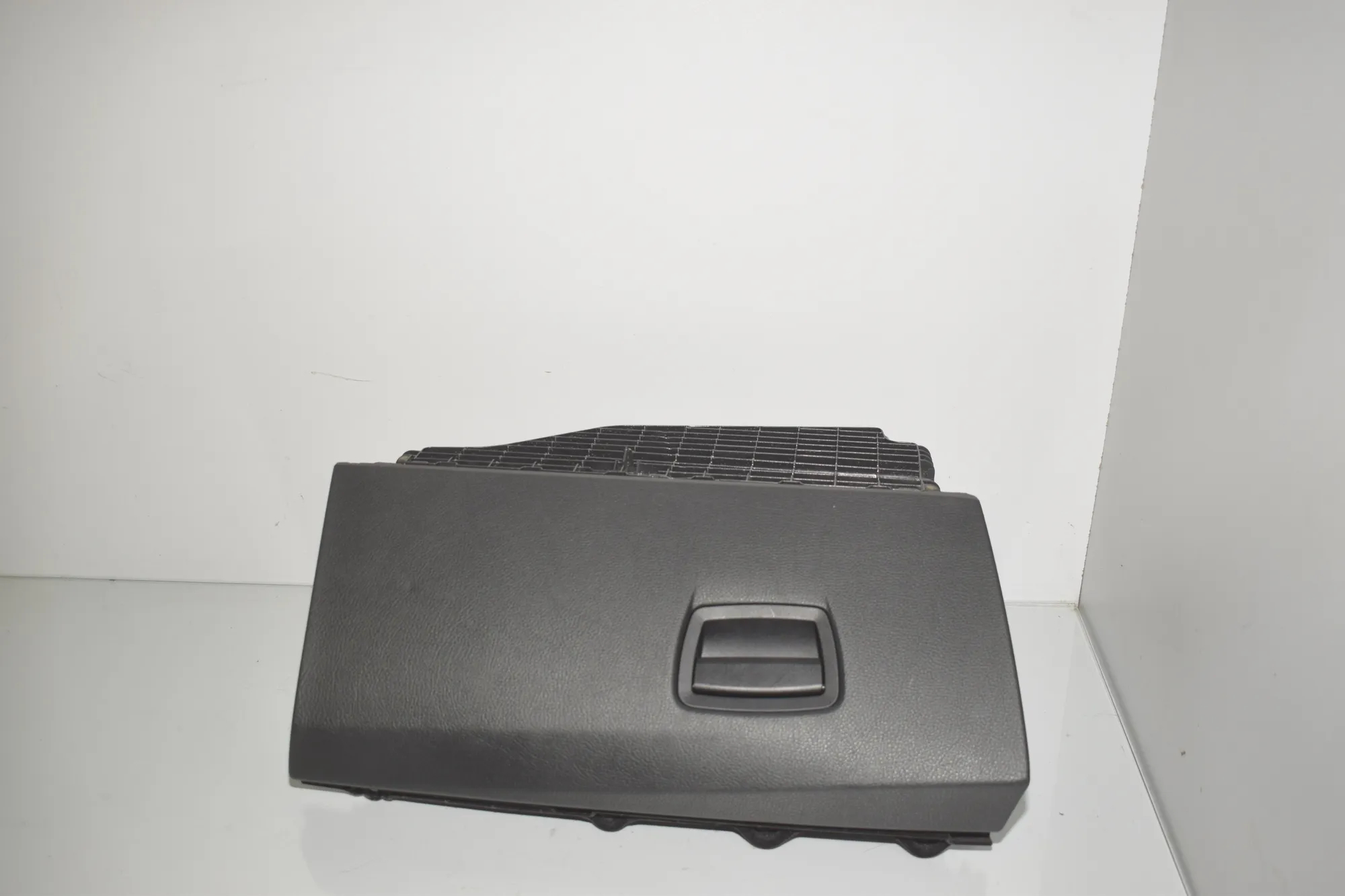 Glove Compartment – OEM 9166683 · BMW 5 Touring (F11) M 550 d xDrive 2014