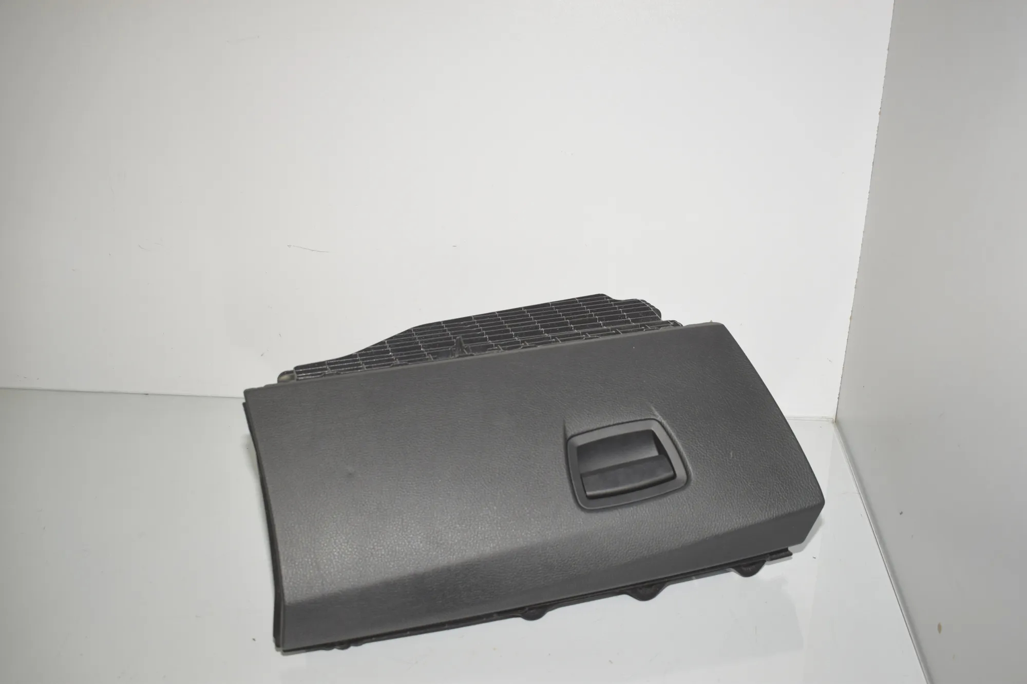 Glove Compartment – OEM 9166683 · BMW 5 Touring (F11) M 550 d xDrive 2014 – 2