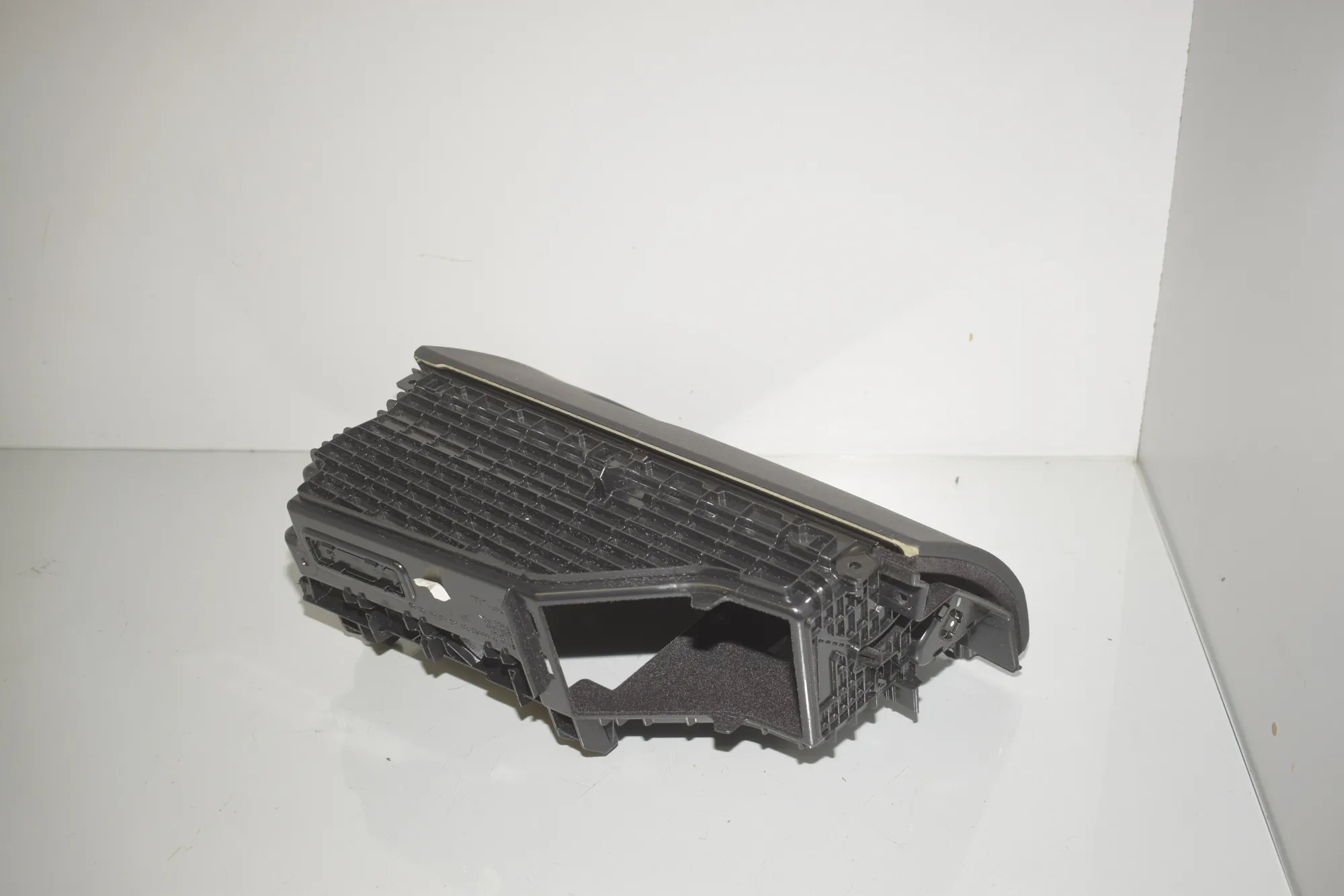 Glove Compartment – OEM 9166683 · BMW 5 Touring (F11) M 550 d xDrive 2014 – 3
