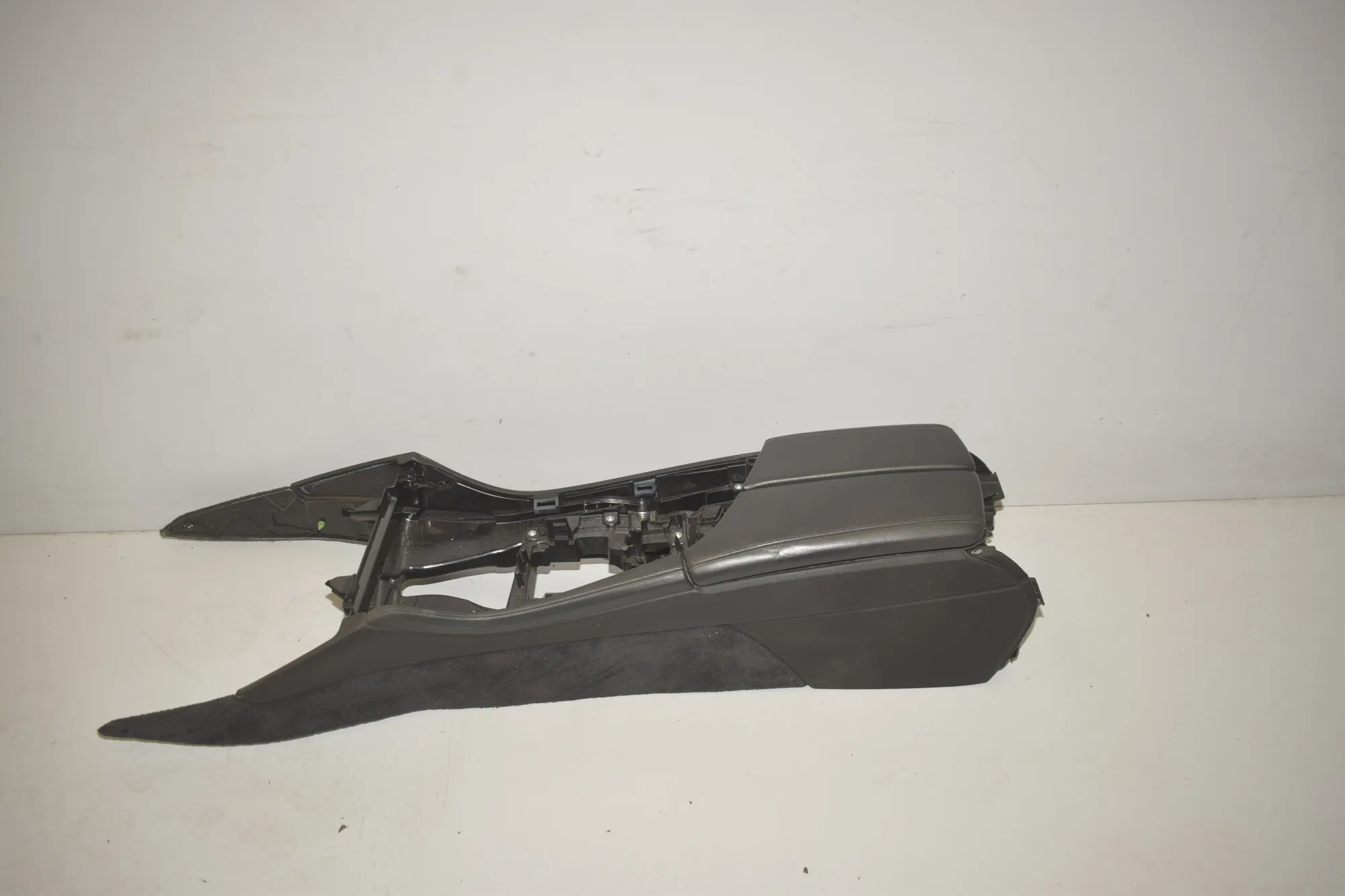 Center Console – OEM 9288913 · BMW 5 Touring (F11) 530 d xDrive 2011