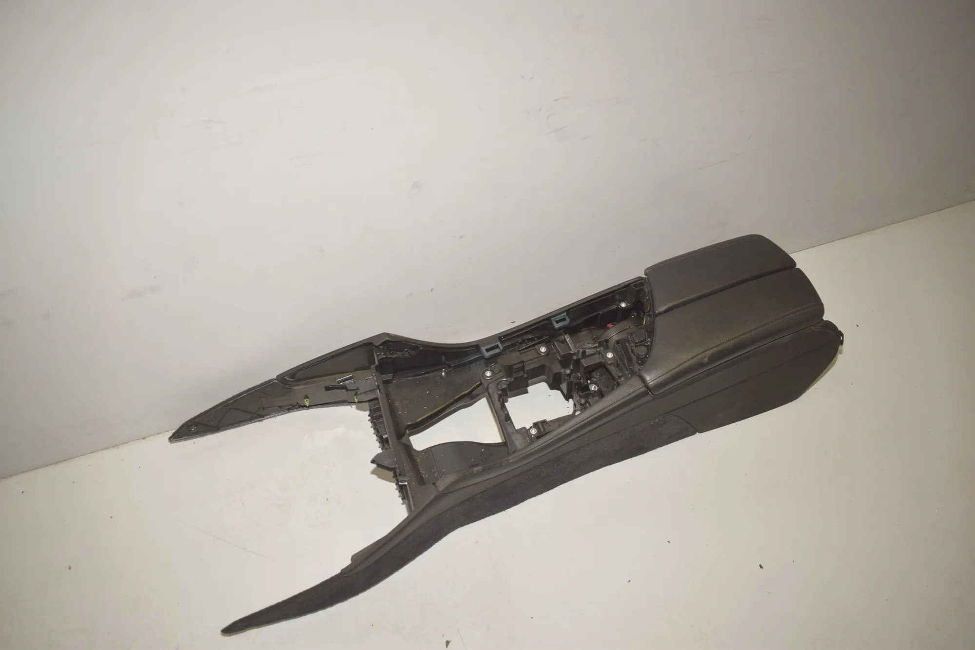 Center Console – OEM 9288913 · BMW 5 Touring (F11) 530 d xDrive 2011 – 2